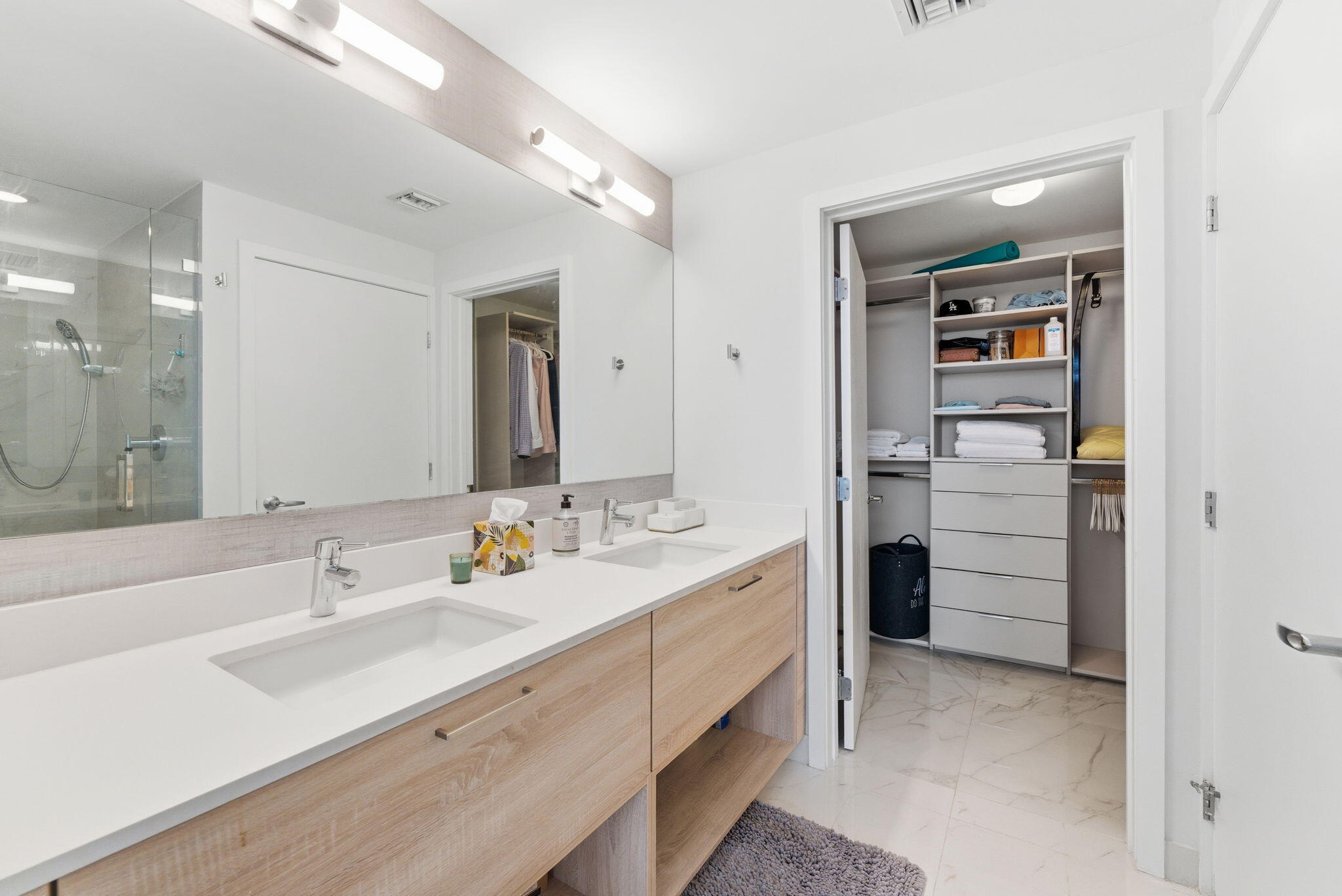 16385 Biscayne #2516 North Miami Beach, FL 33160