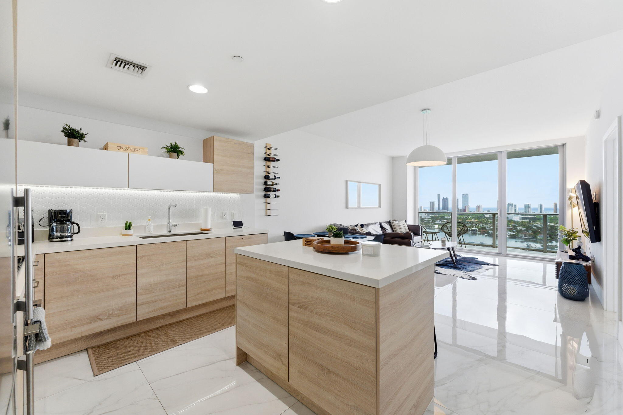 16385 Biscayne #2516 North Miami Beach, FL 33160