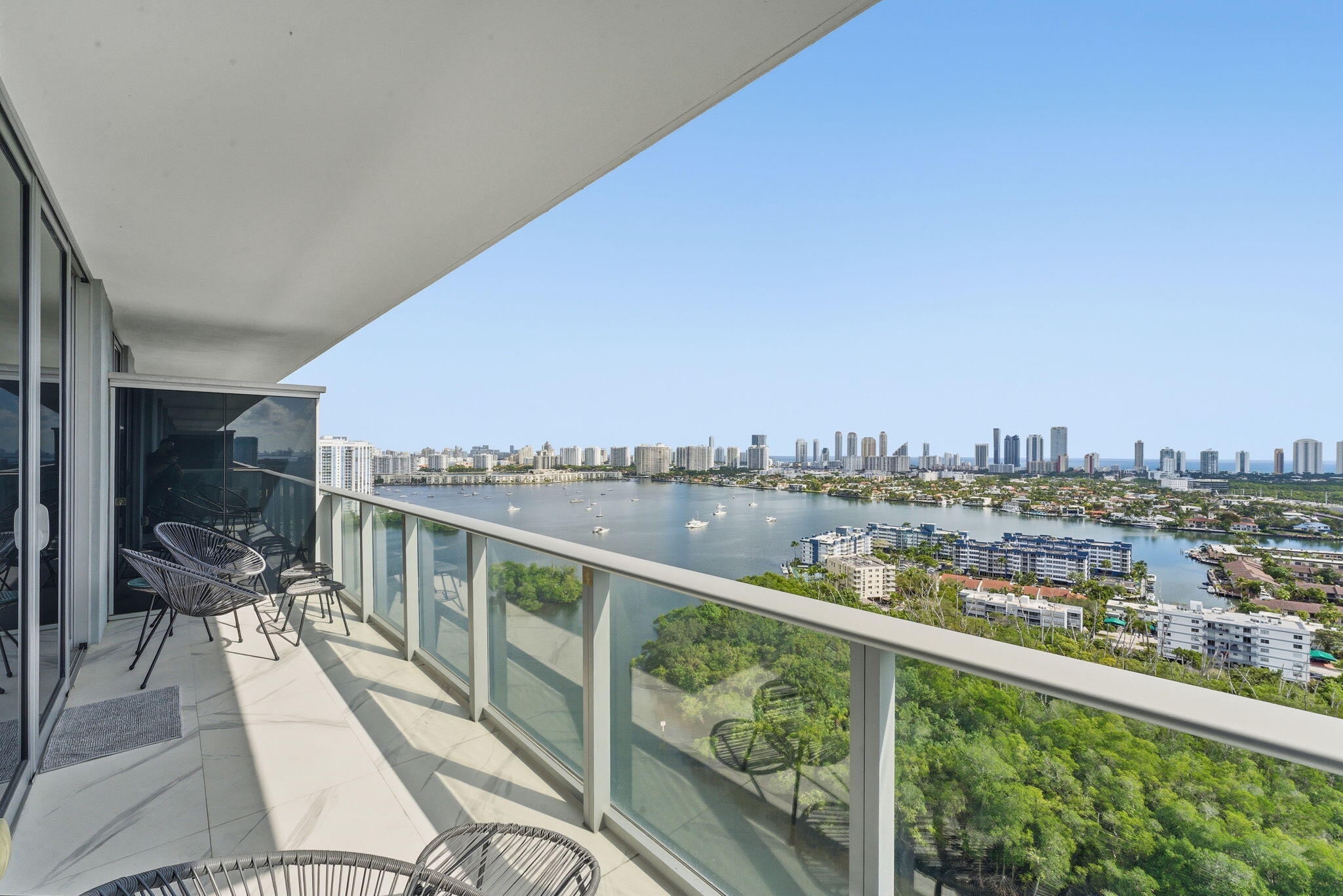 16385 Biscayne #2516 North Miami Beach, FL 33160