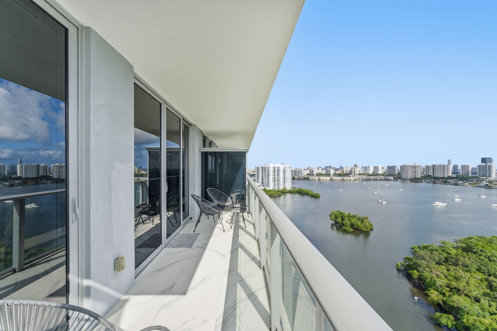 16385 Biscayne #2516 North Miami Beach, FL 33160