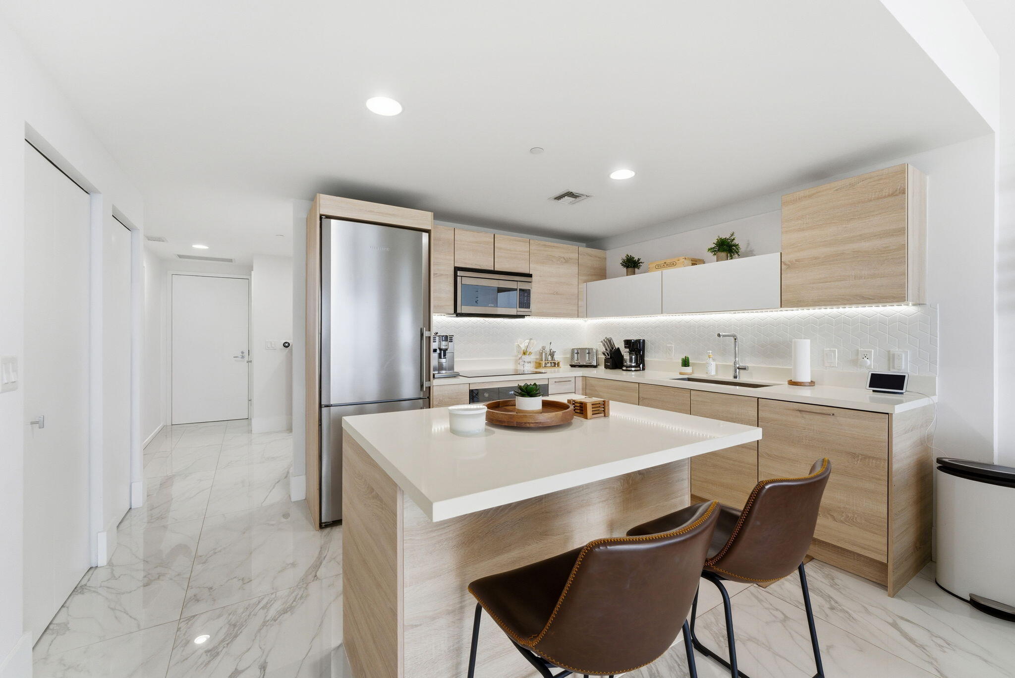 16385 Biscayne #2516 North Miami Beach, FL 33160