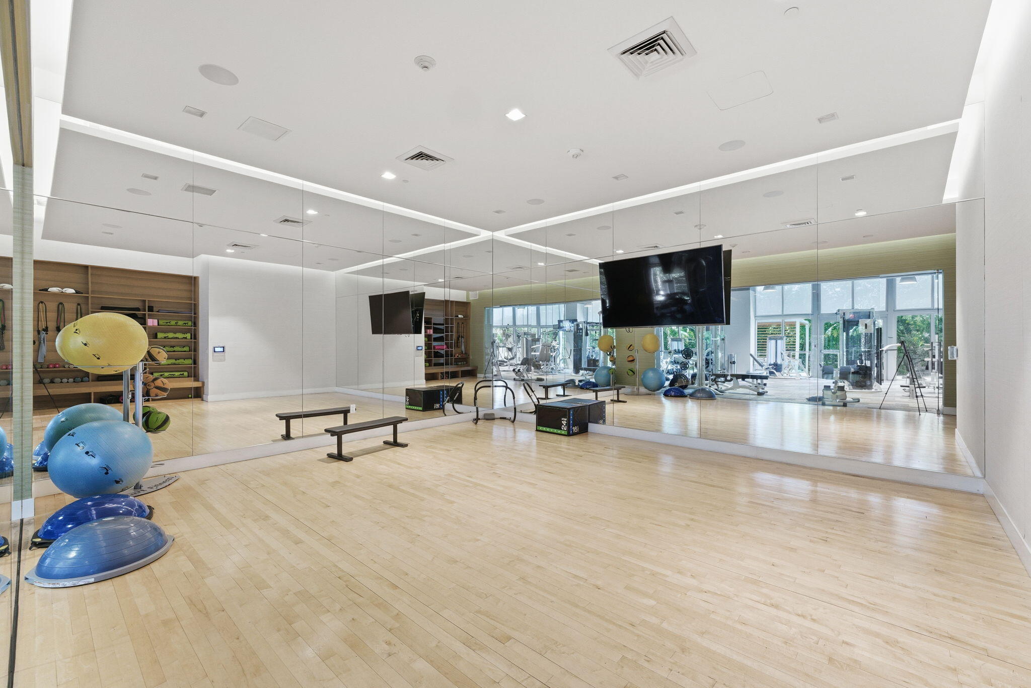 16385 Biscayne #2516 North Miami Beach, FL 33160