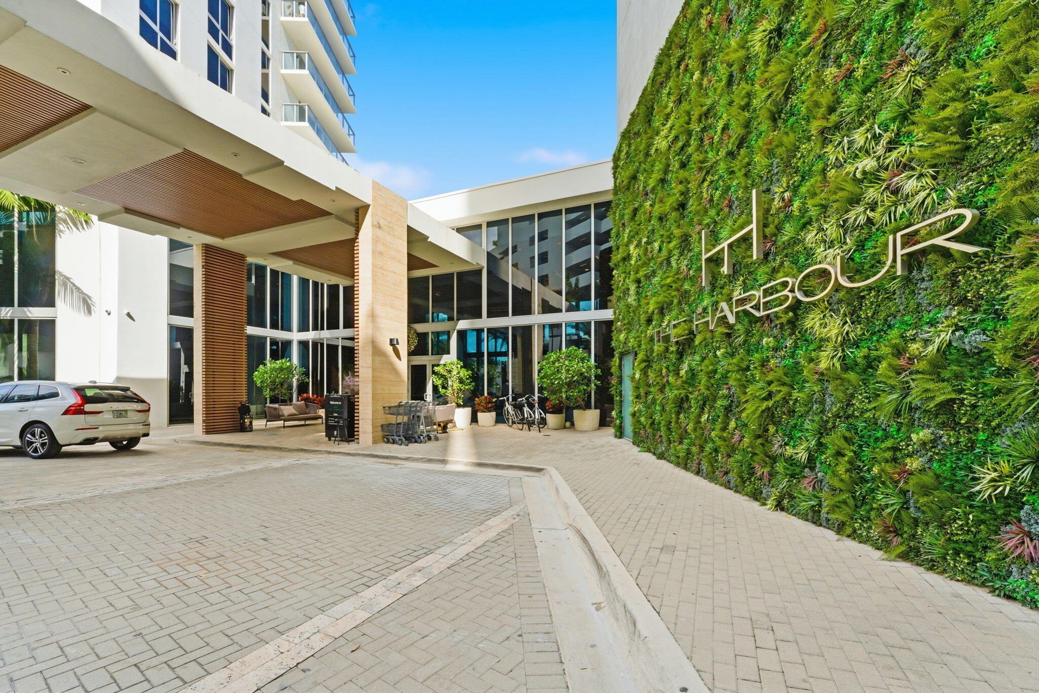 16385 Biscayne #2516 North Miami Beach, FL 33160