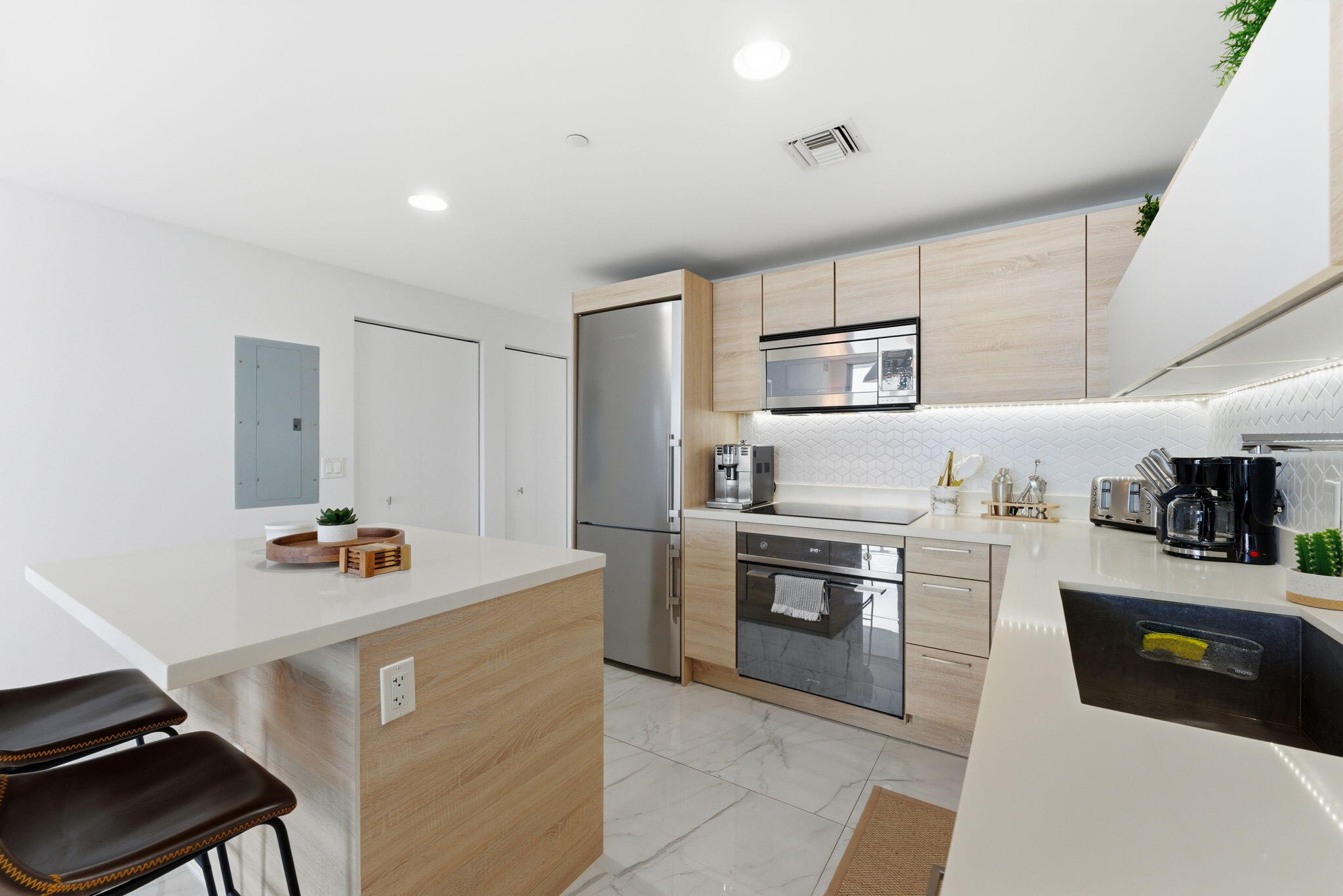 16385 Biscayne #2516 North Miami Beach, FL 33160