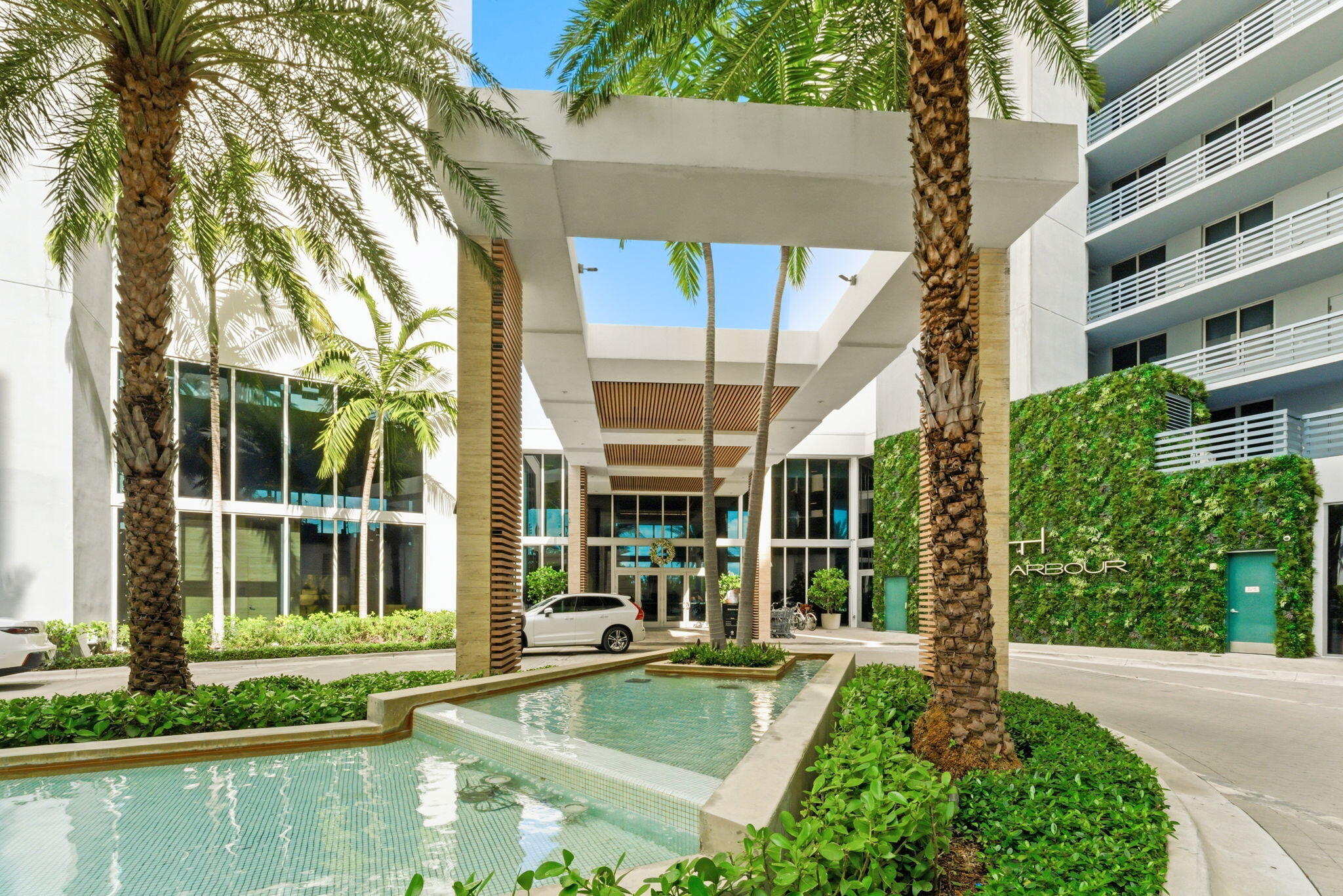 16385 Biscayne #2516 North Miami Beach, FL 33160