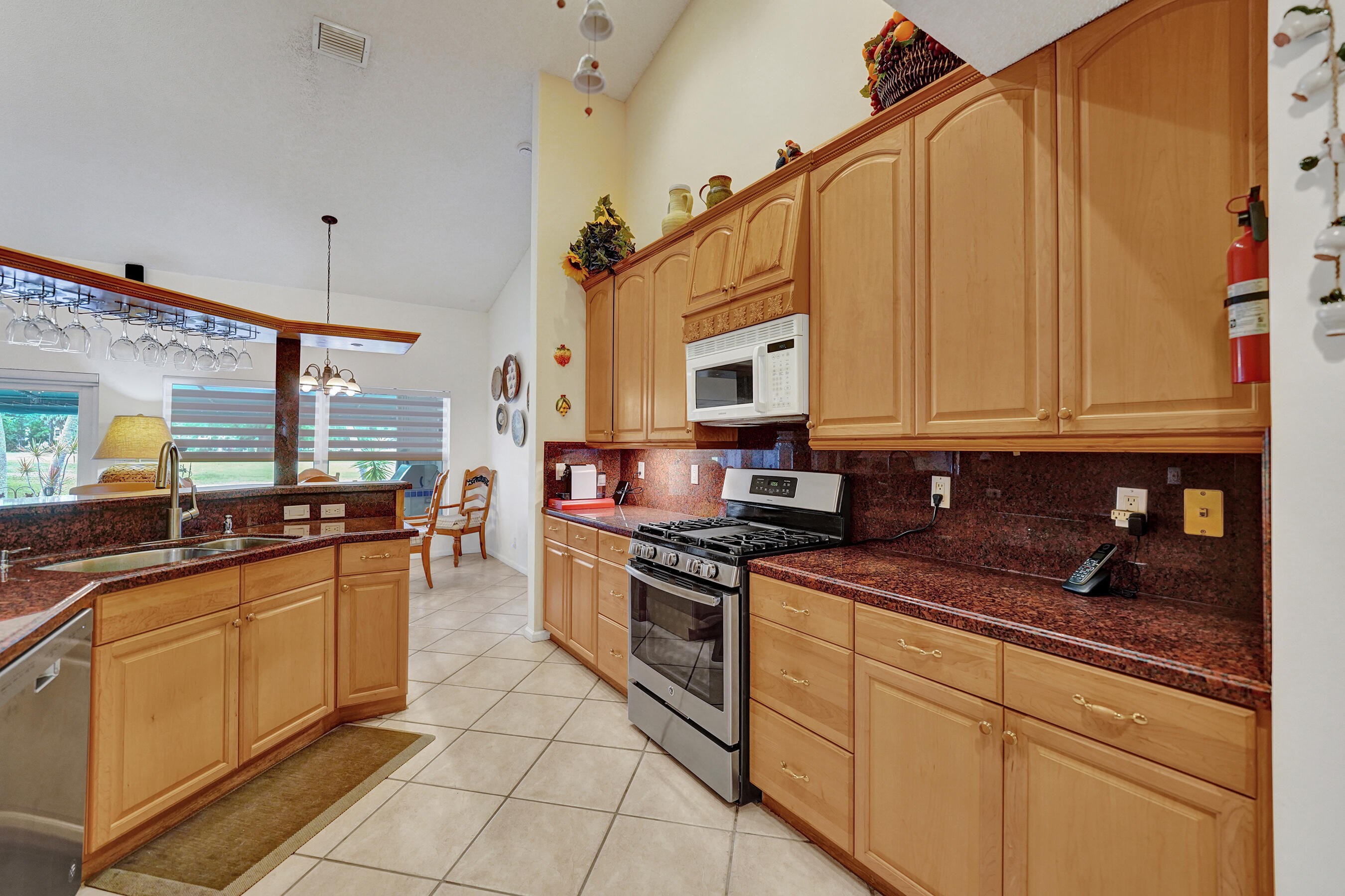 3460 Dunes Vis Pompano Beach, FL 33069