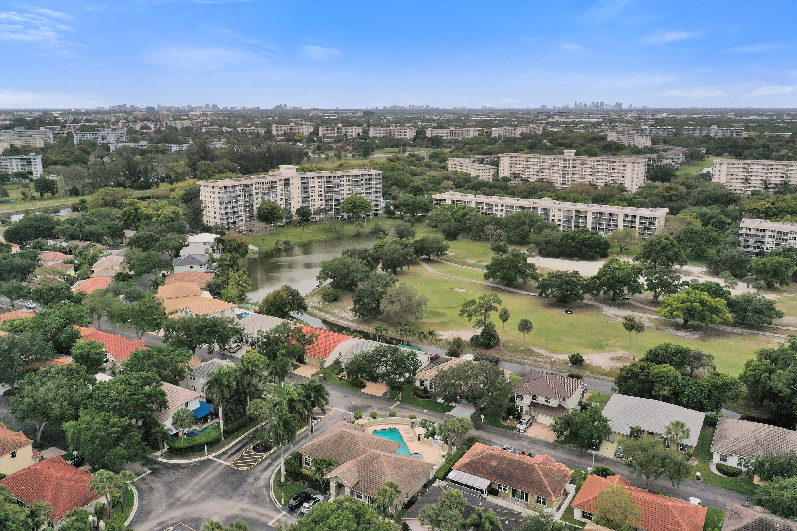 3460 Dunes Vis Pompano Beach, FL 33069