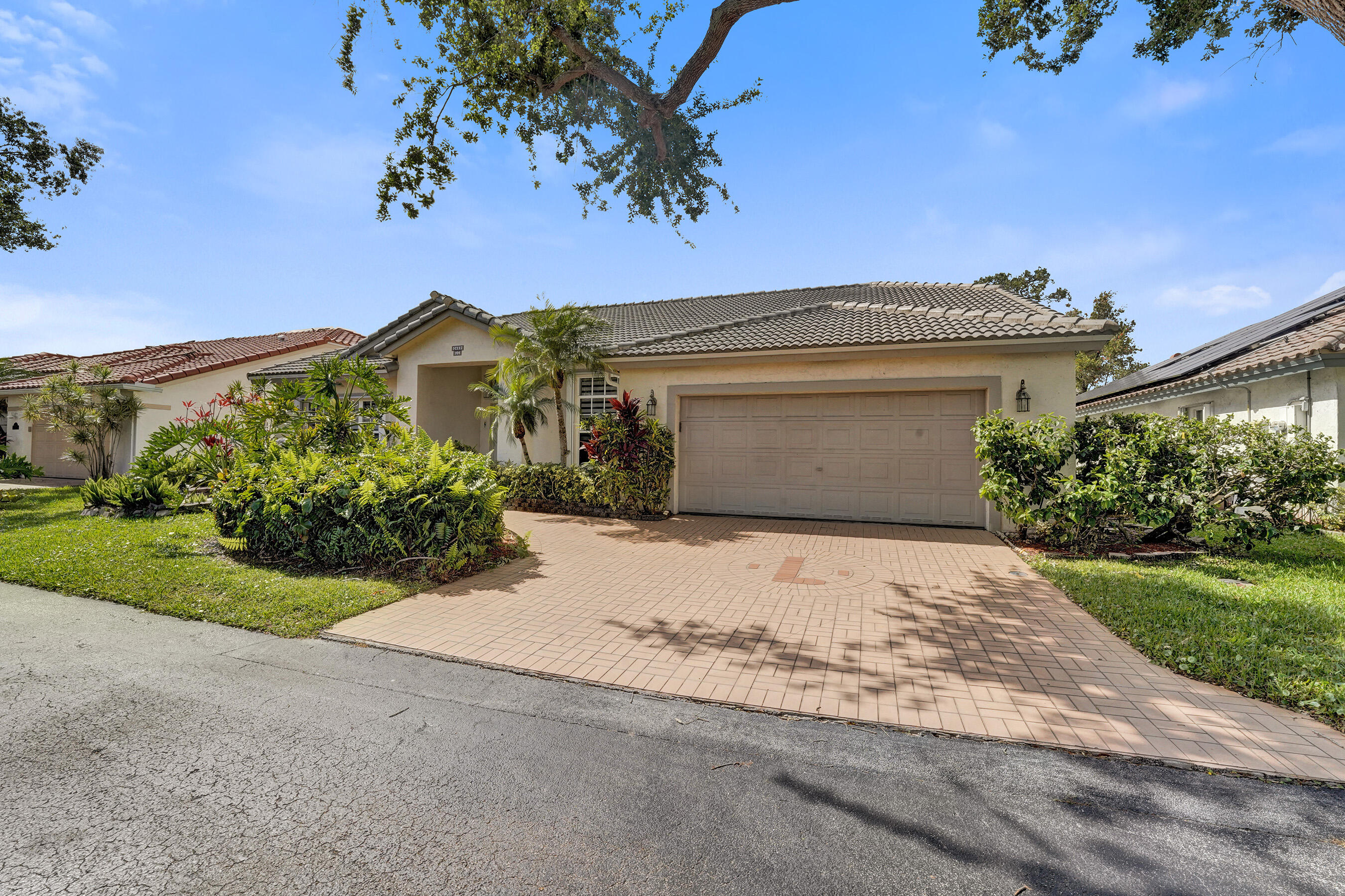 3460 Dunes Vis Pompano Beach, FL 33069