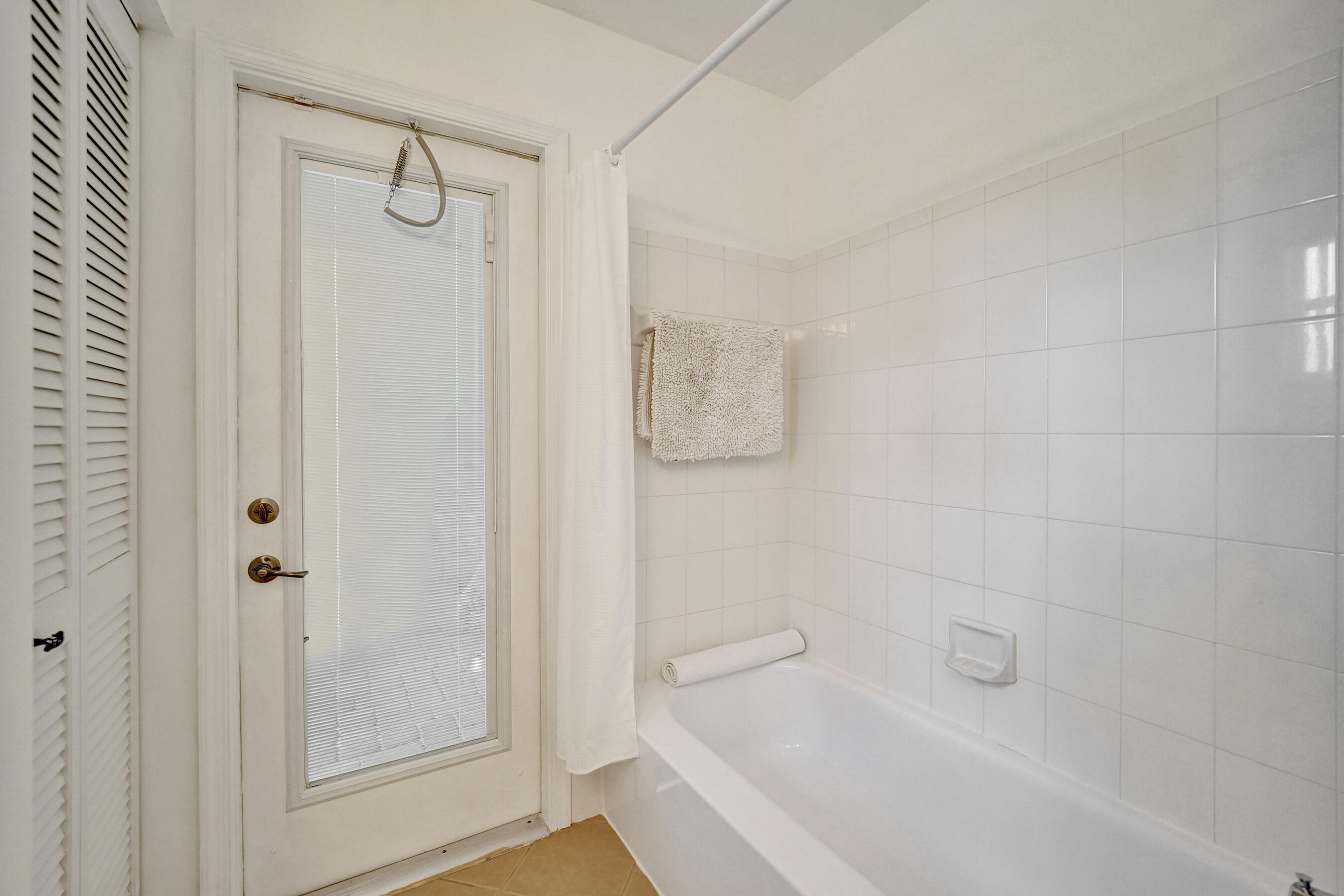 3460 Dunes Vis Pompano Beach, FL 33069