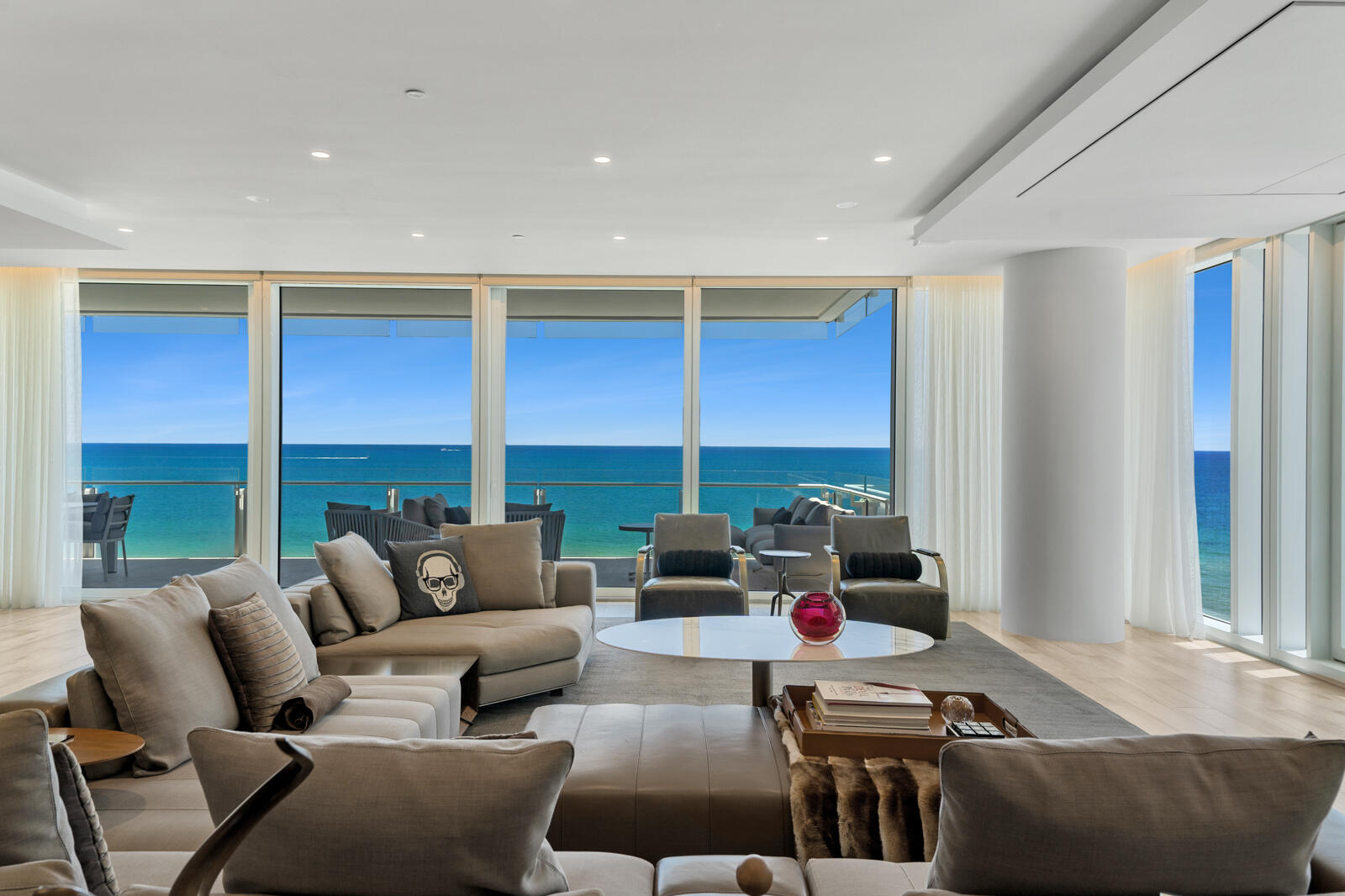 image The Surf Club Four Seasons6