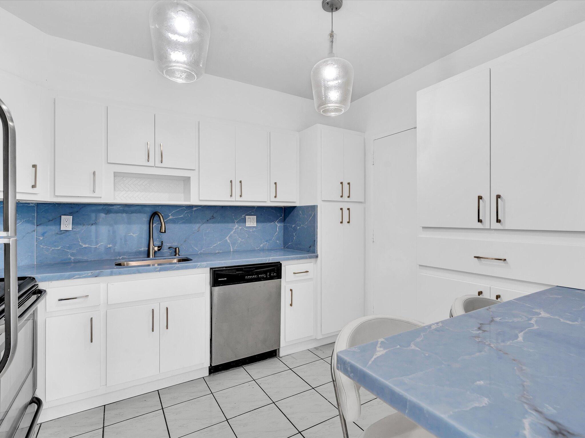image Arlen House West29