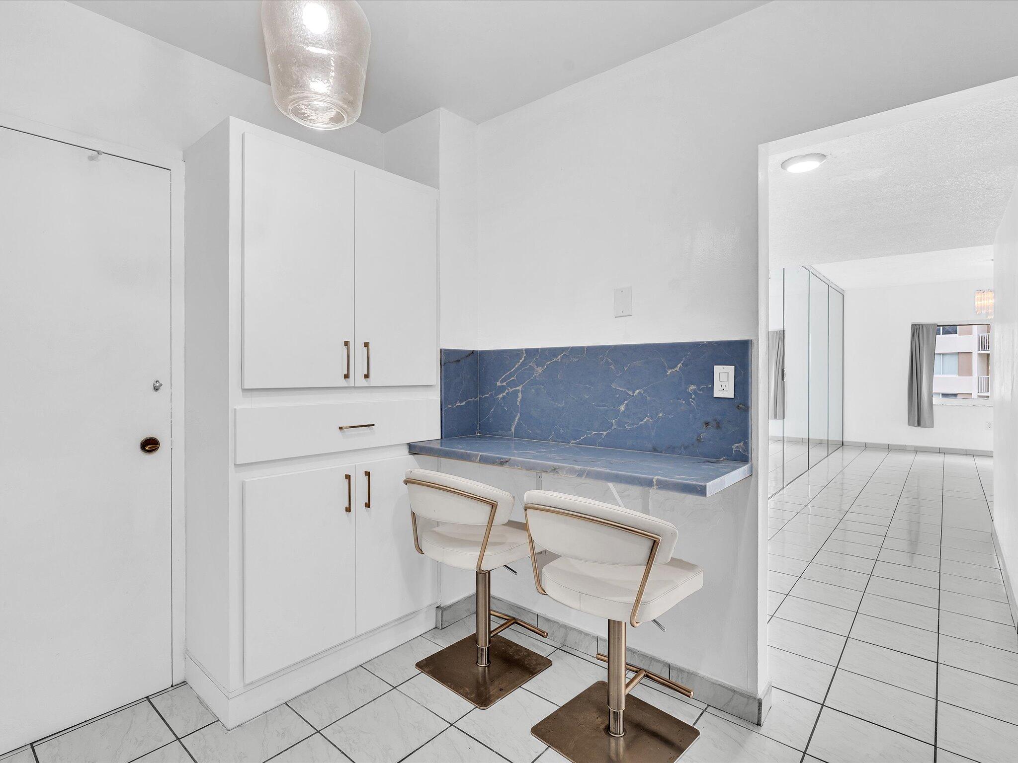 image Arlen House West30