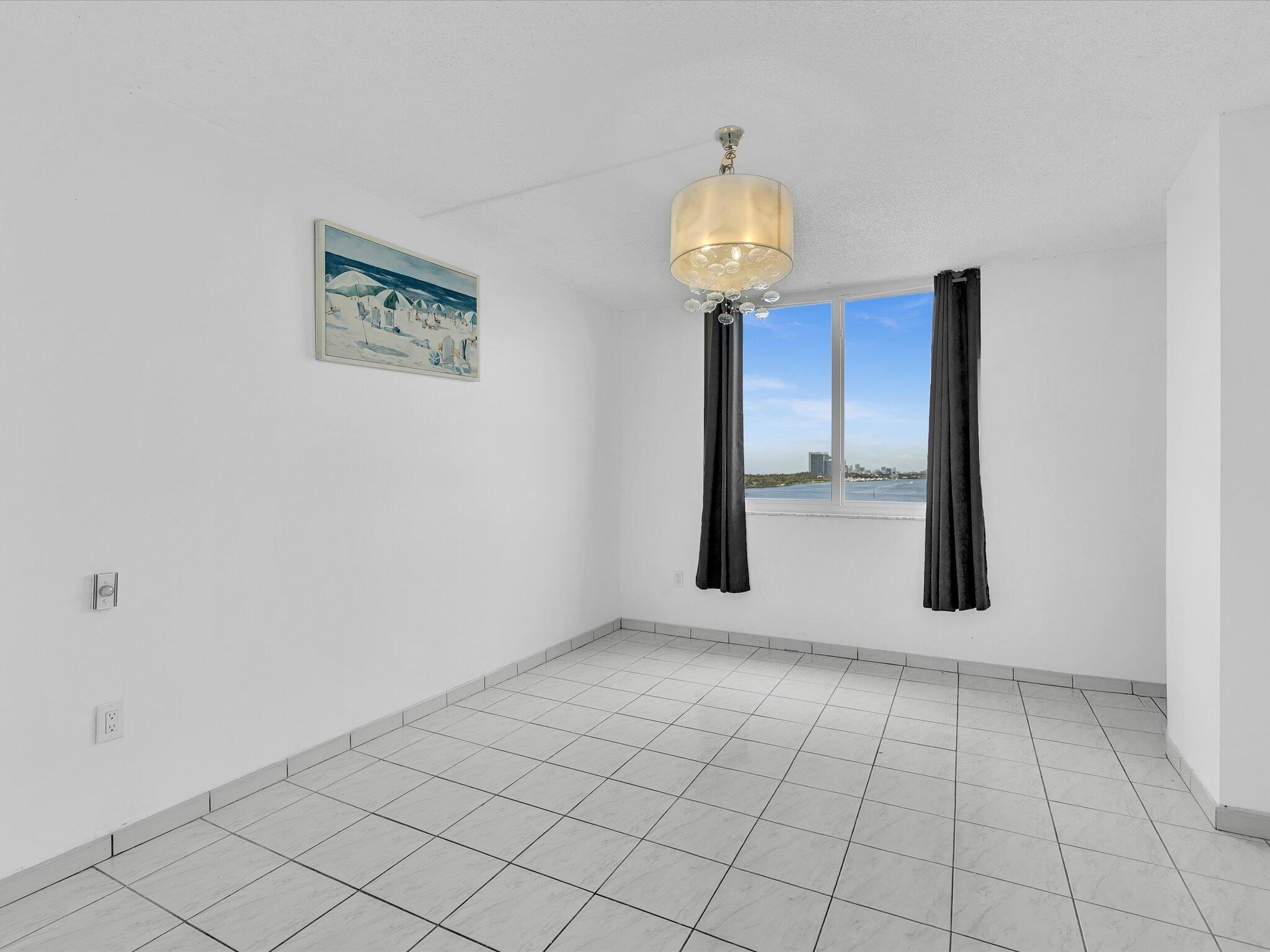 image Arlen House West36