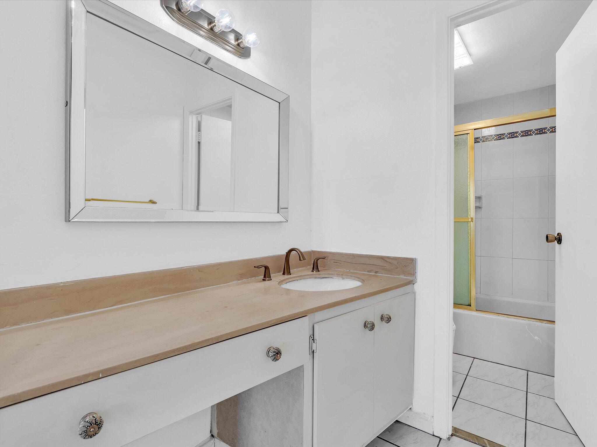 image Arlen House West45