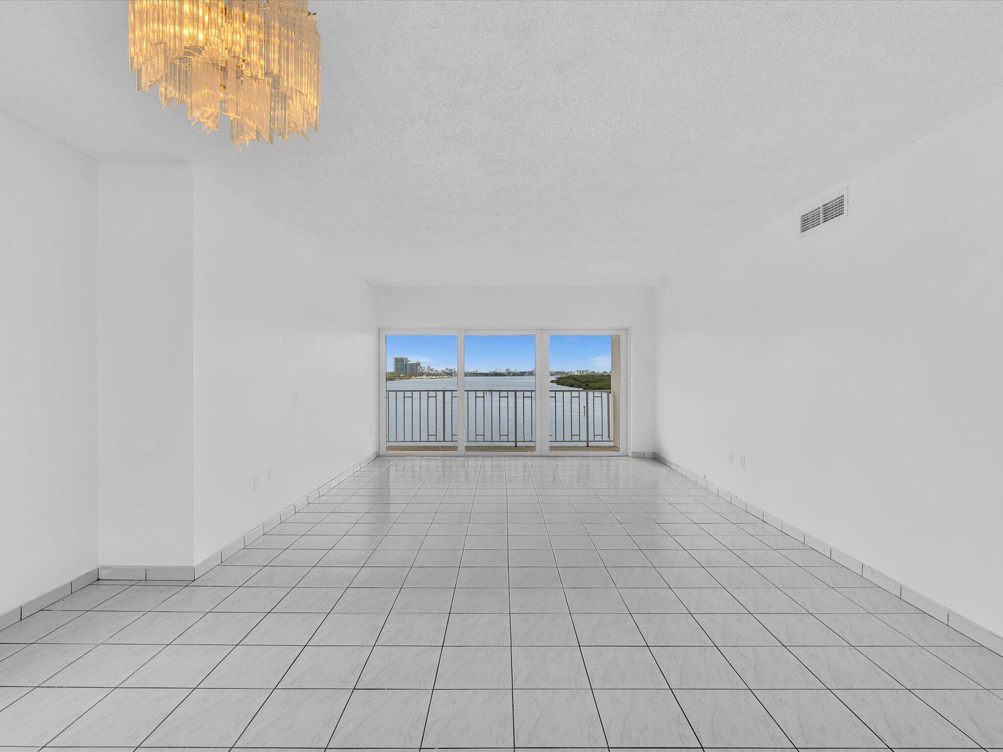 image Arlen House West7