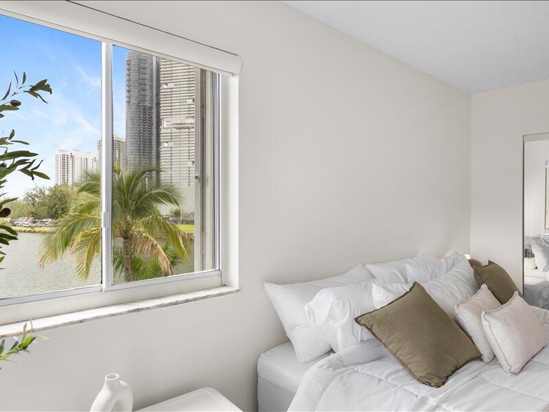 18260 N Bay #418 Sunny Isles Beach, FL 33160