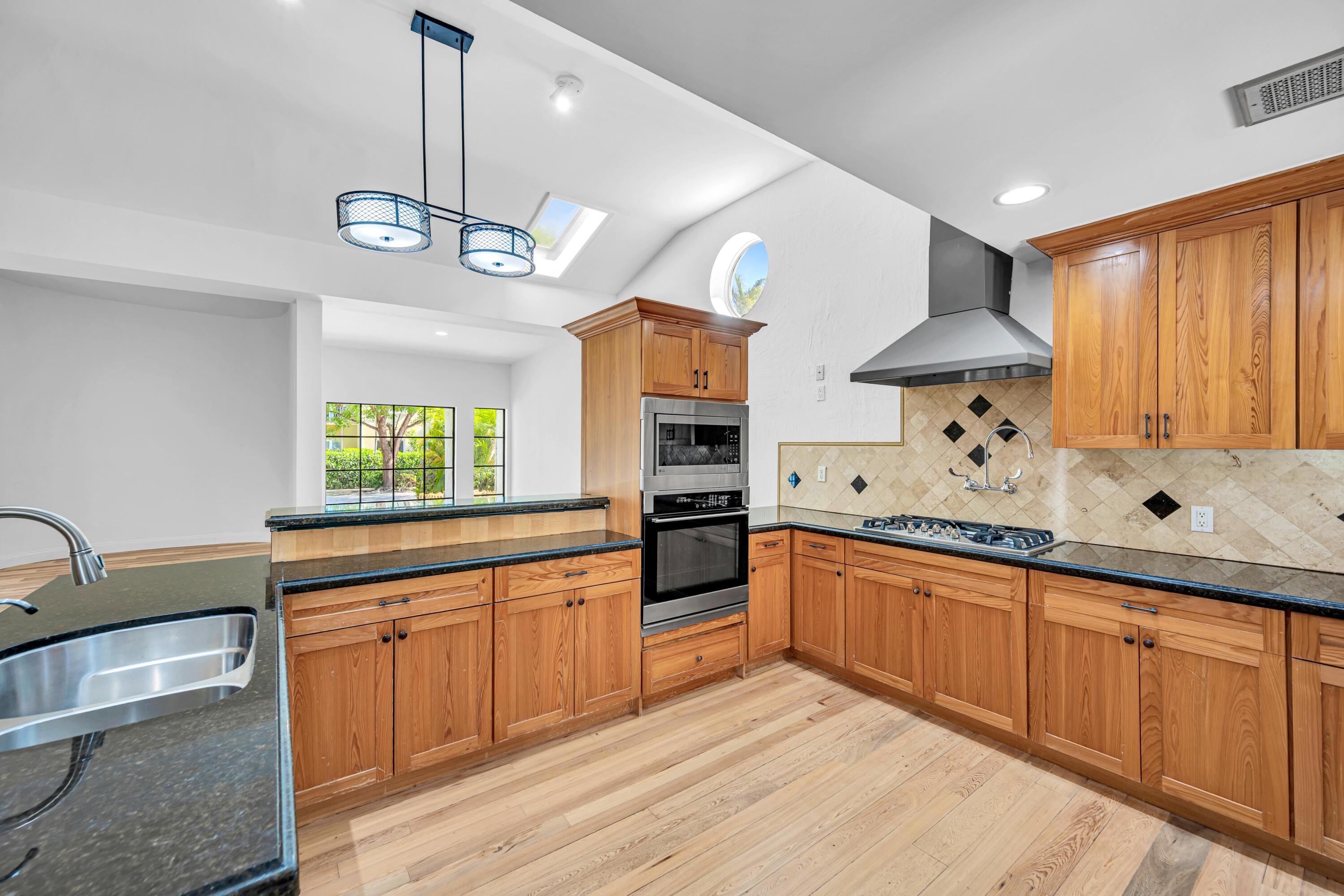 1413 NE 4th Fort Lauderdale, FL 33301
