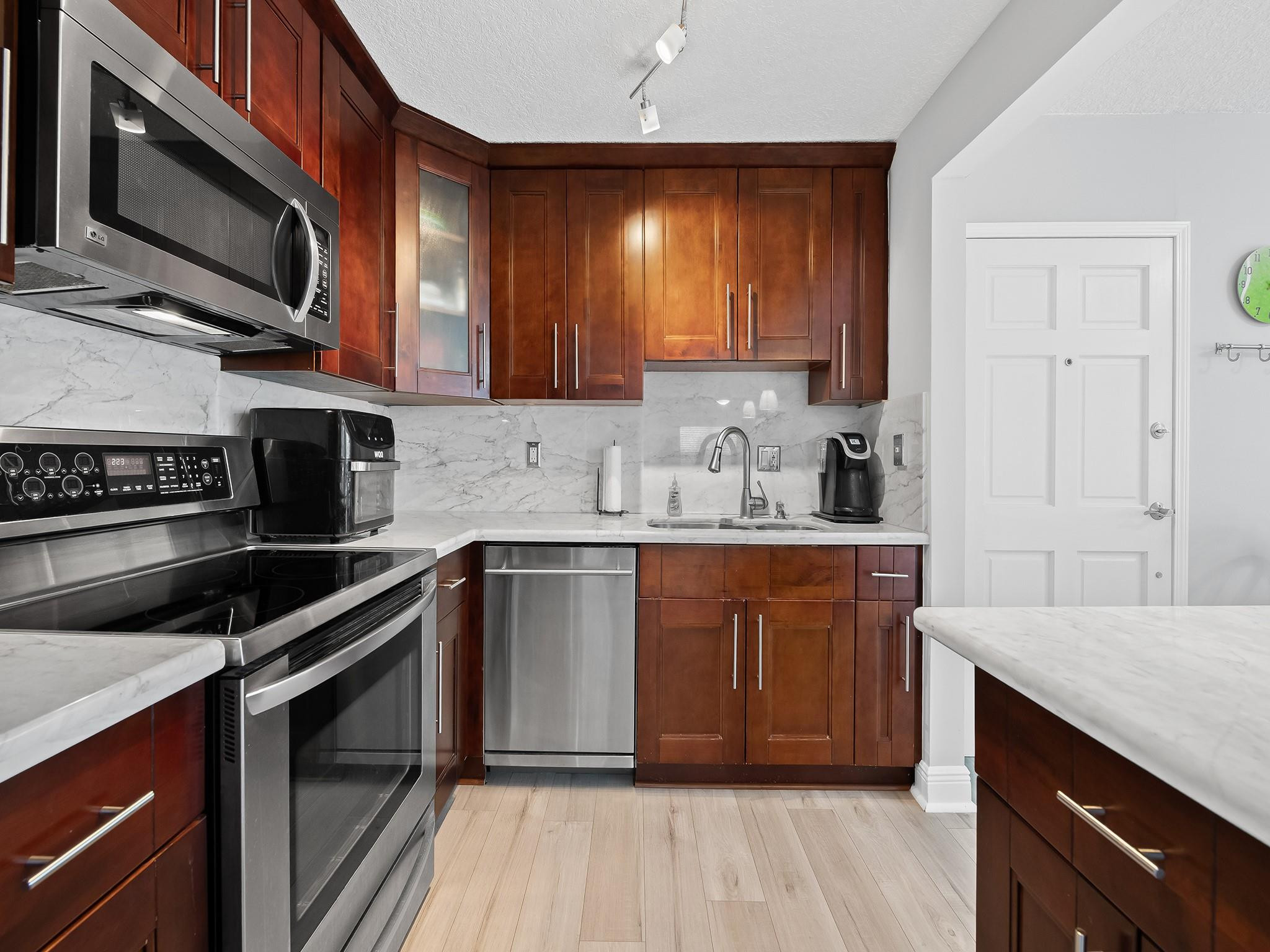1839 Middle Riv #105