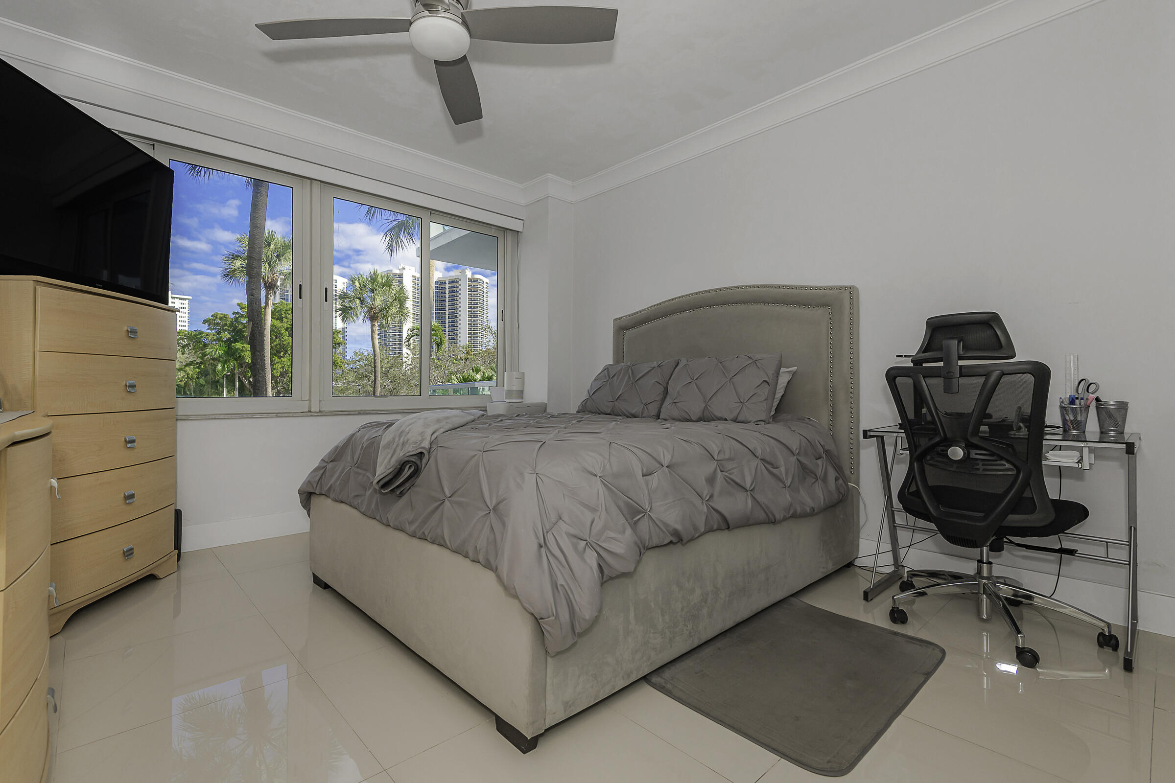 3233 NE 34th St #215 Fort Lauderdale, FL 33308