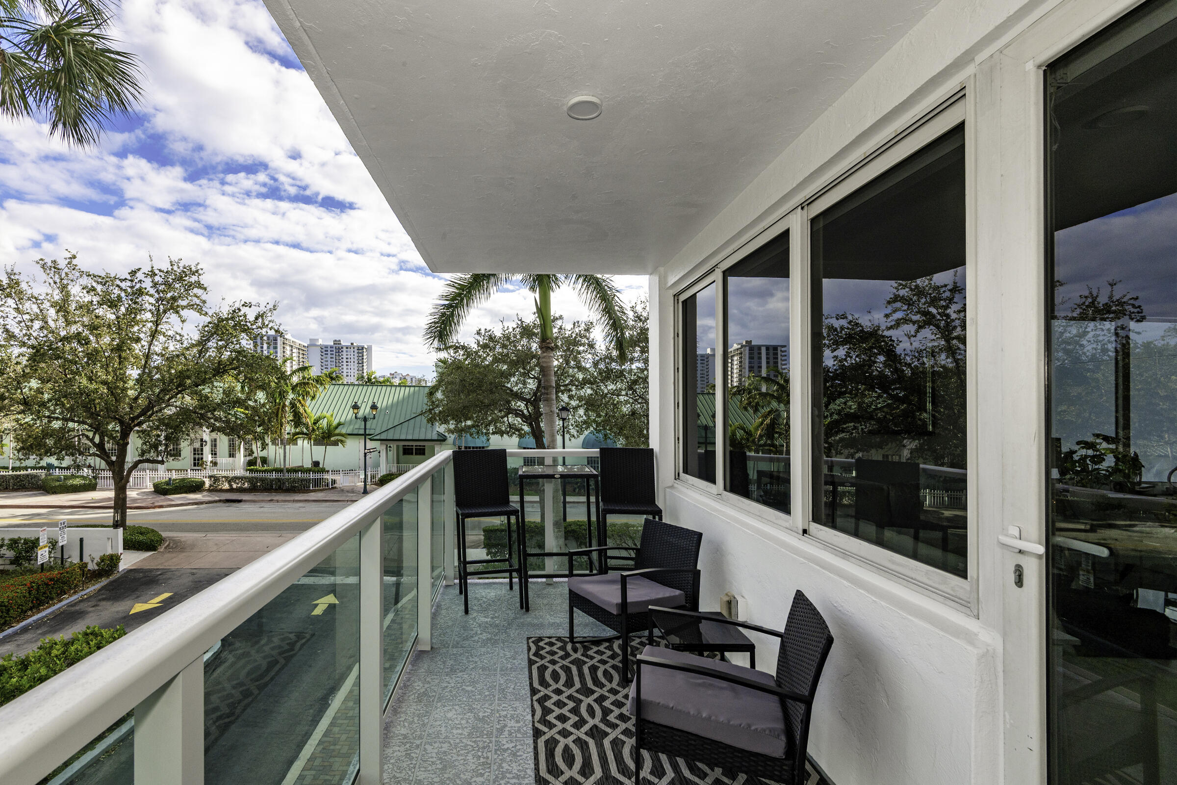 3233 NE 34th St #215 Fort Lauderdale, FL 33308