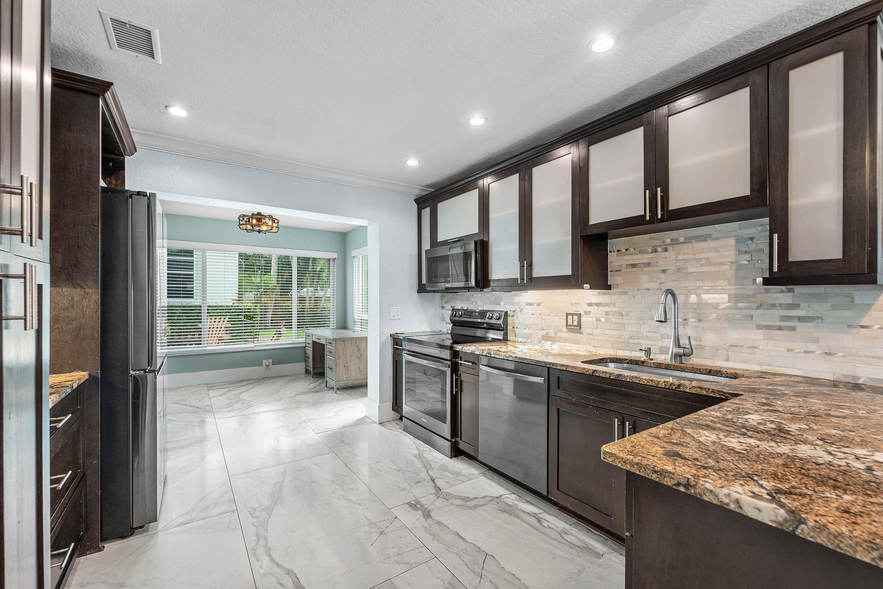 819 6th Lake Park, FL 33403