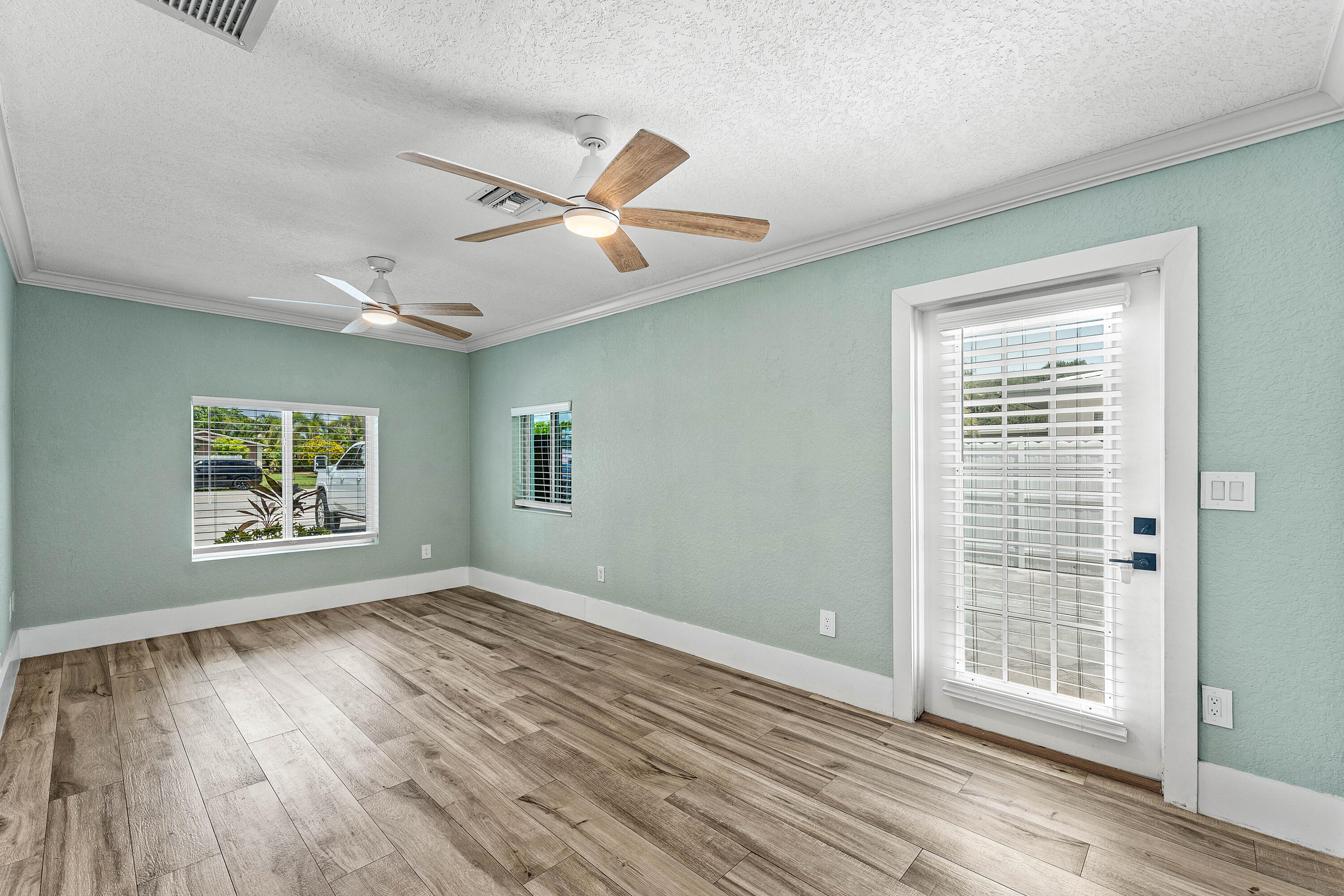 819 6th Lake Park, FL 33403