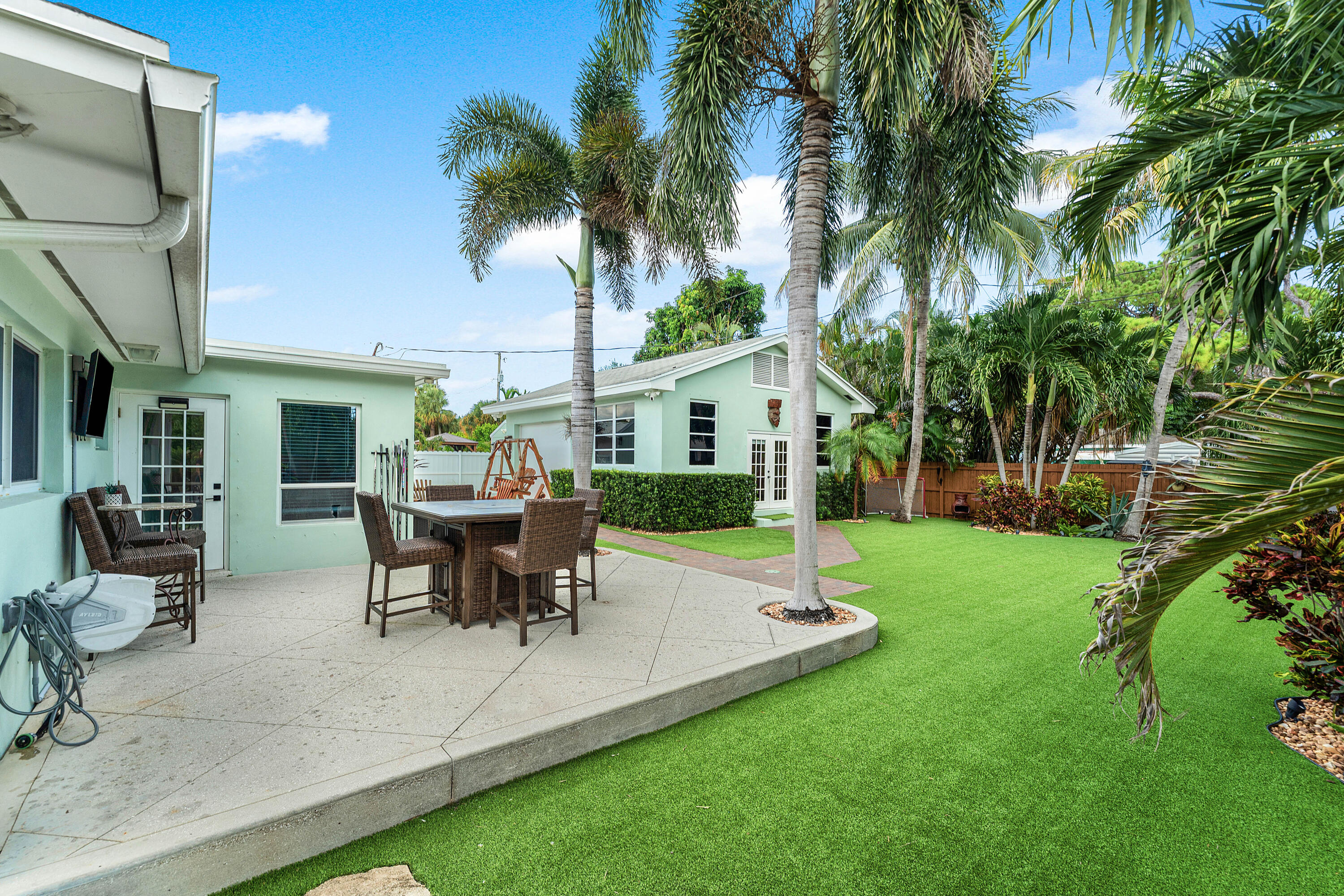 819 6th Lake Park, FL 33403