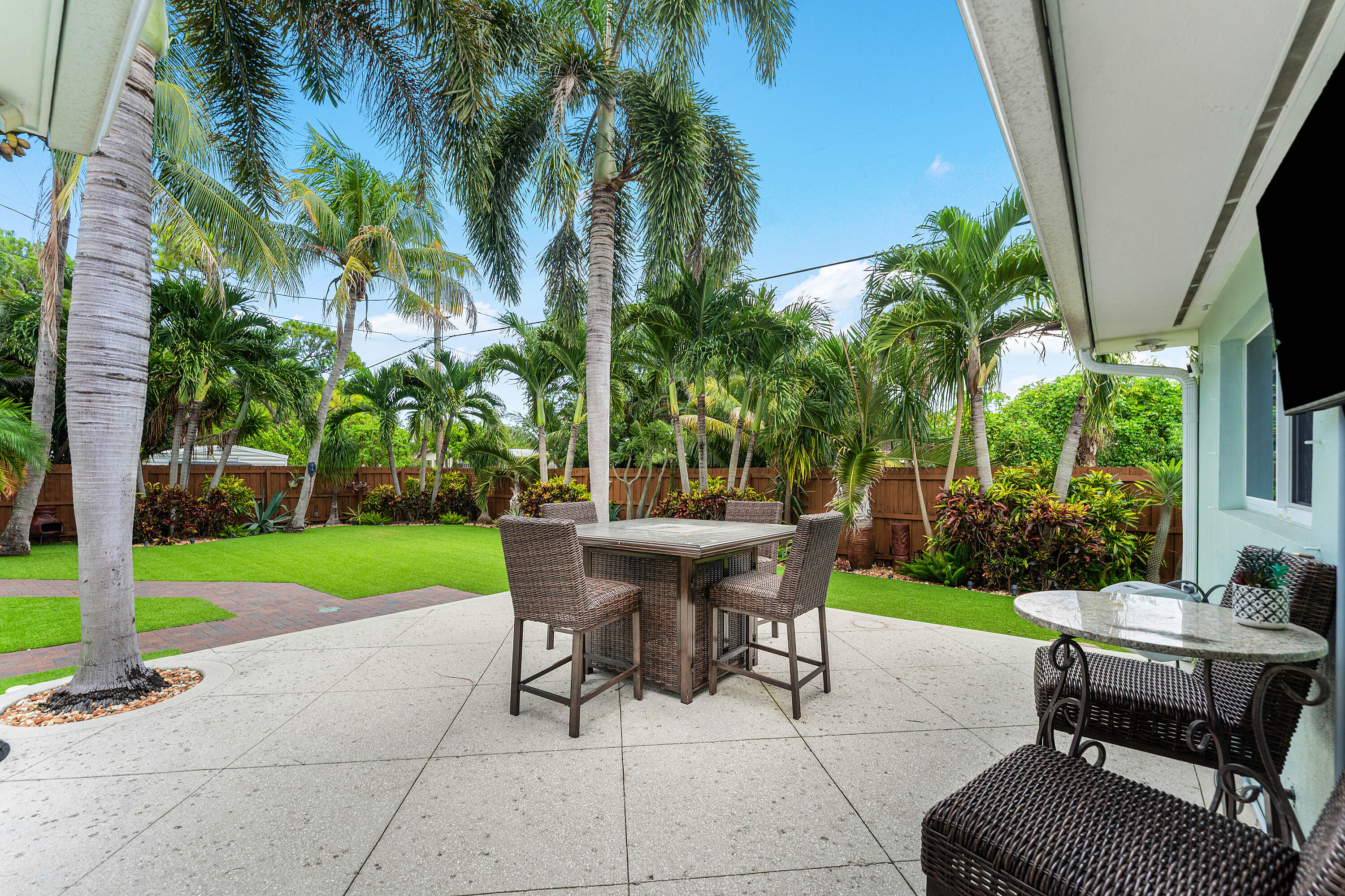819 6th Lake Park, FL 33403