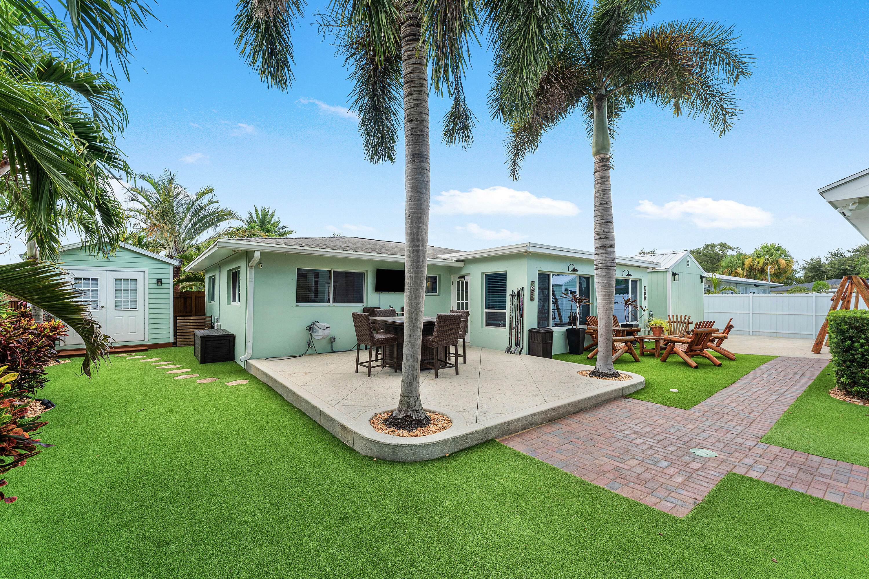 819 6th Lake Park, FL 33403