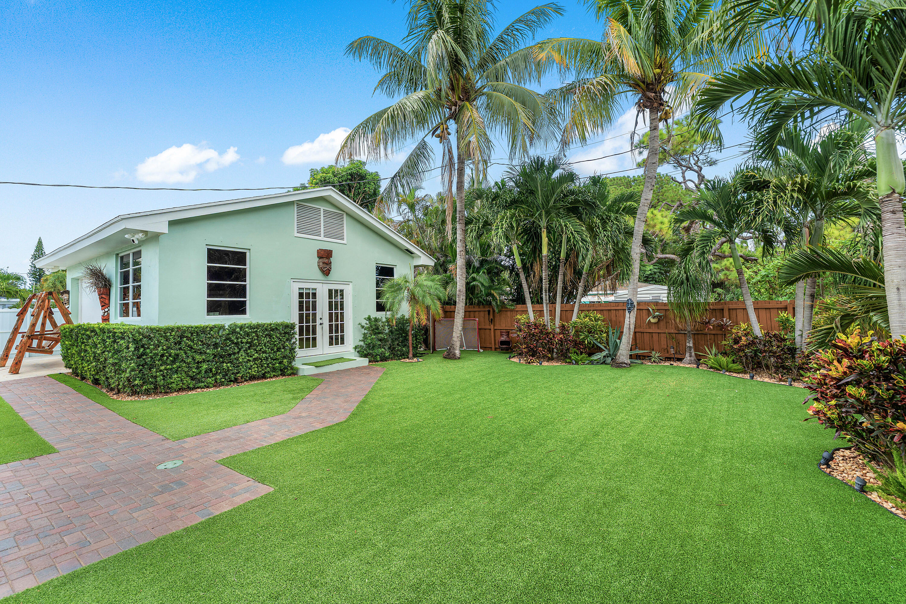 819 6th Lake Park, FL 33403