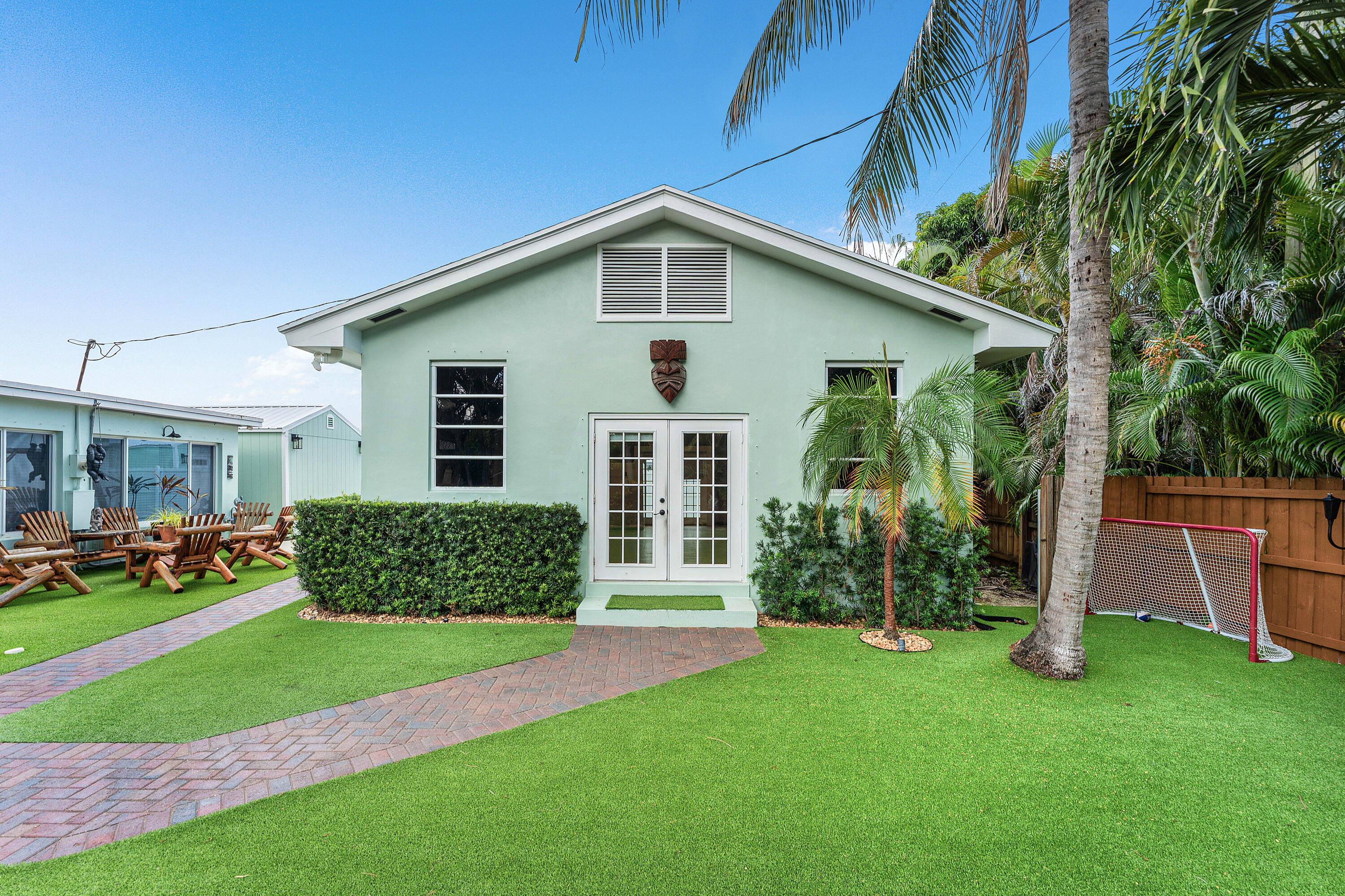 819 6th Lake Park, FL 33403