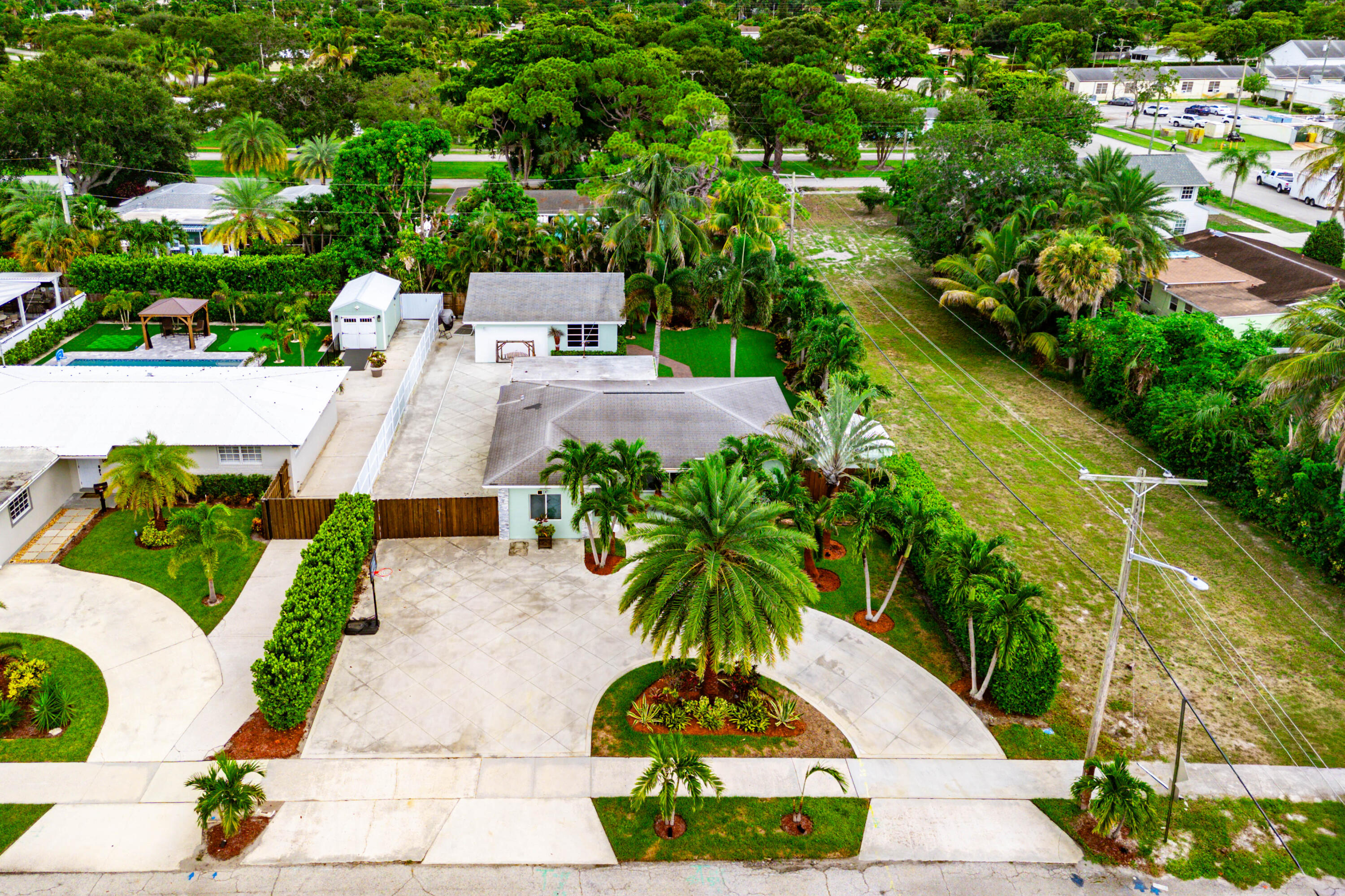 819 6th Lake Park, FL 33403