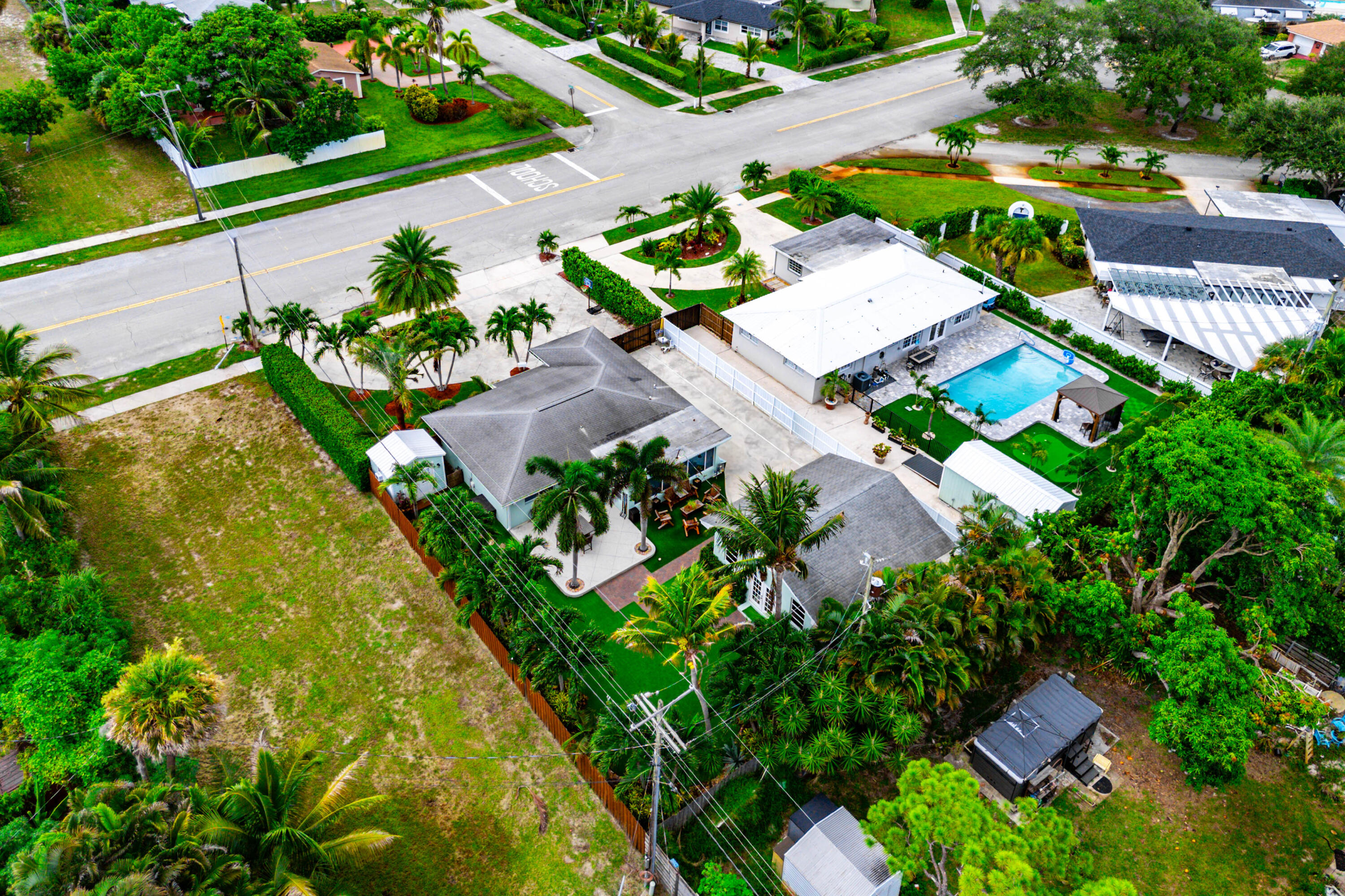 819 6th Lake Park, FL 33403