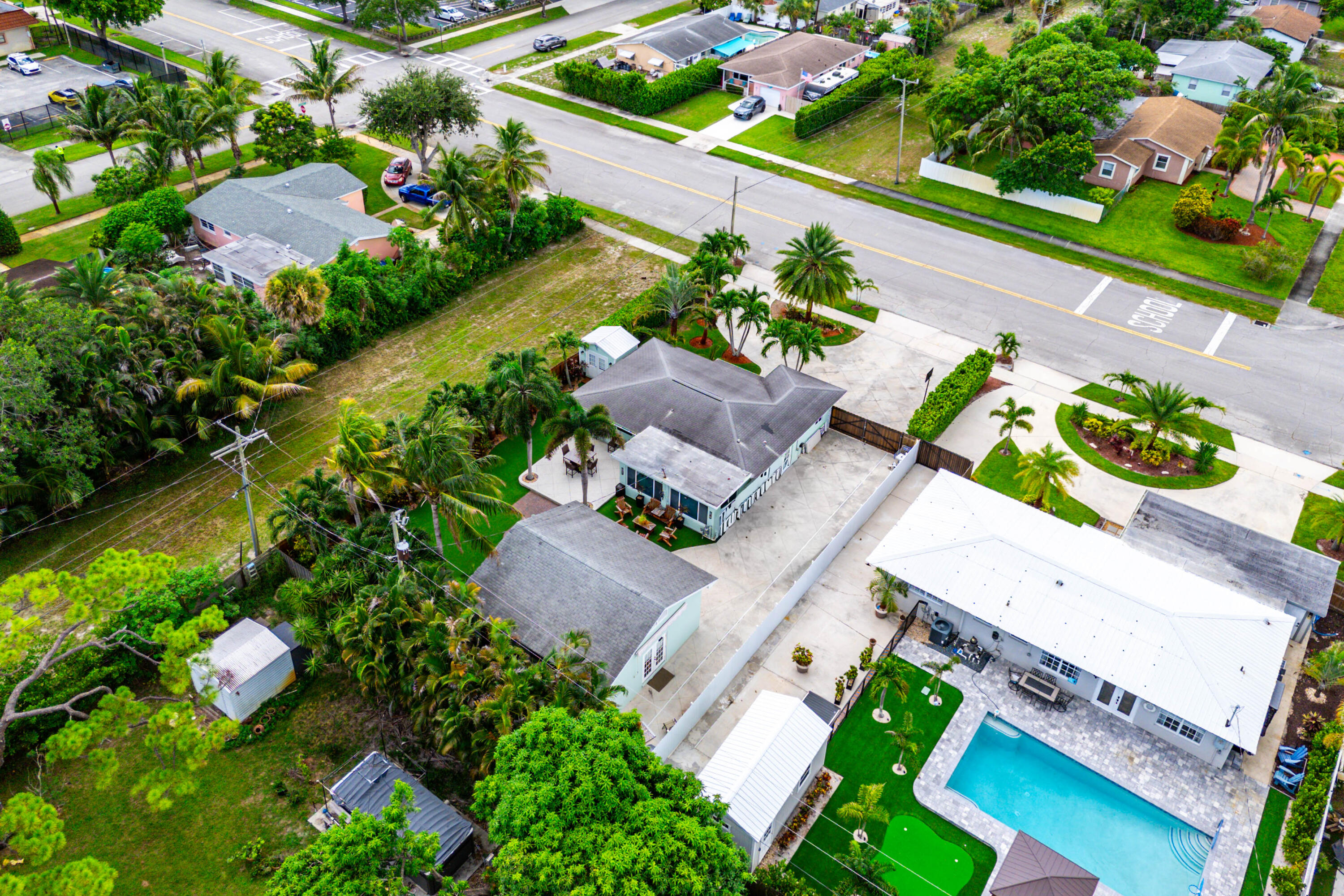 819 6th Lake Park, FL 33403