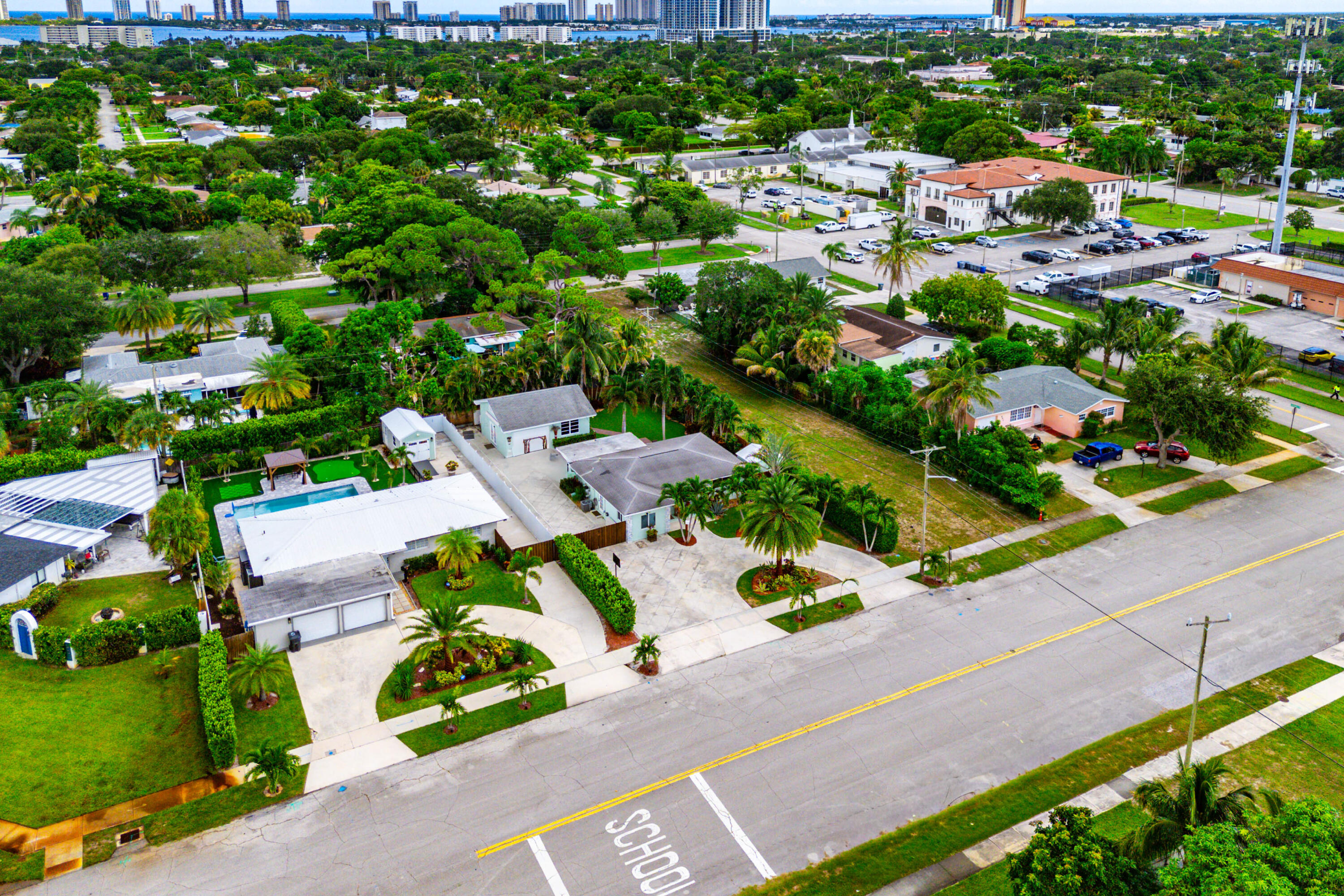 819 6th Lake Park, FL 33403