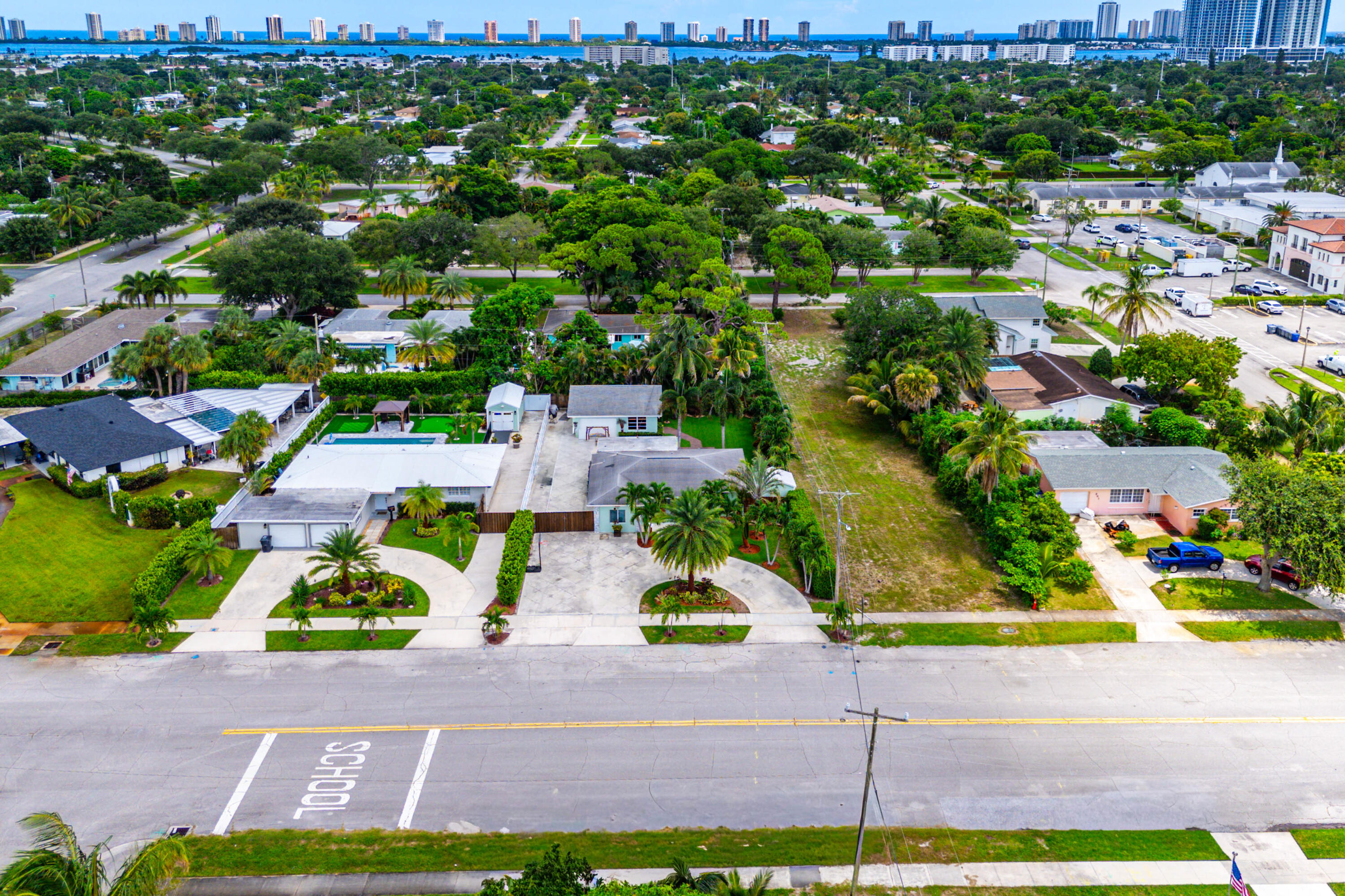 819 6th Lake Park, FL 33403