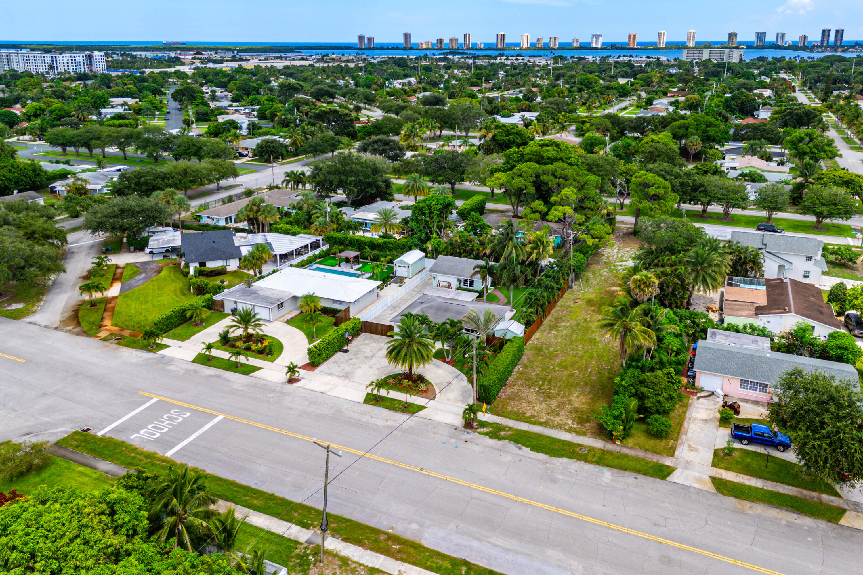 819 6th Lake Park, FL 33403