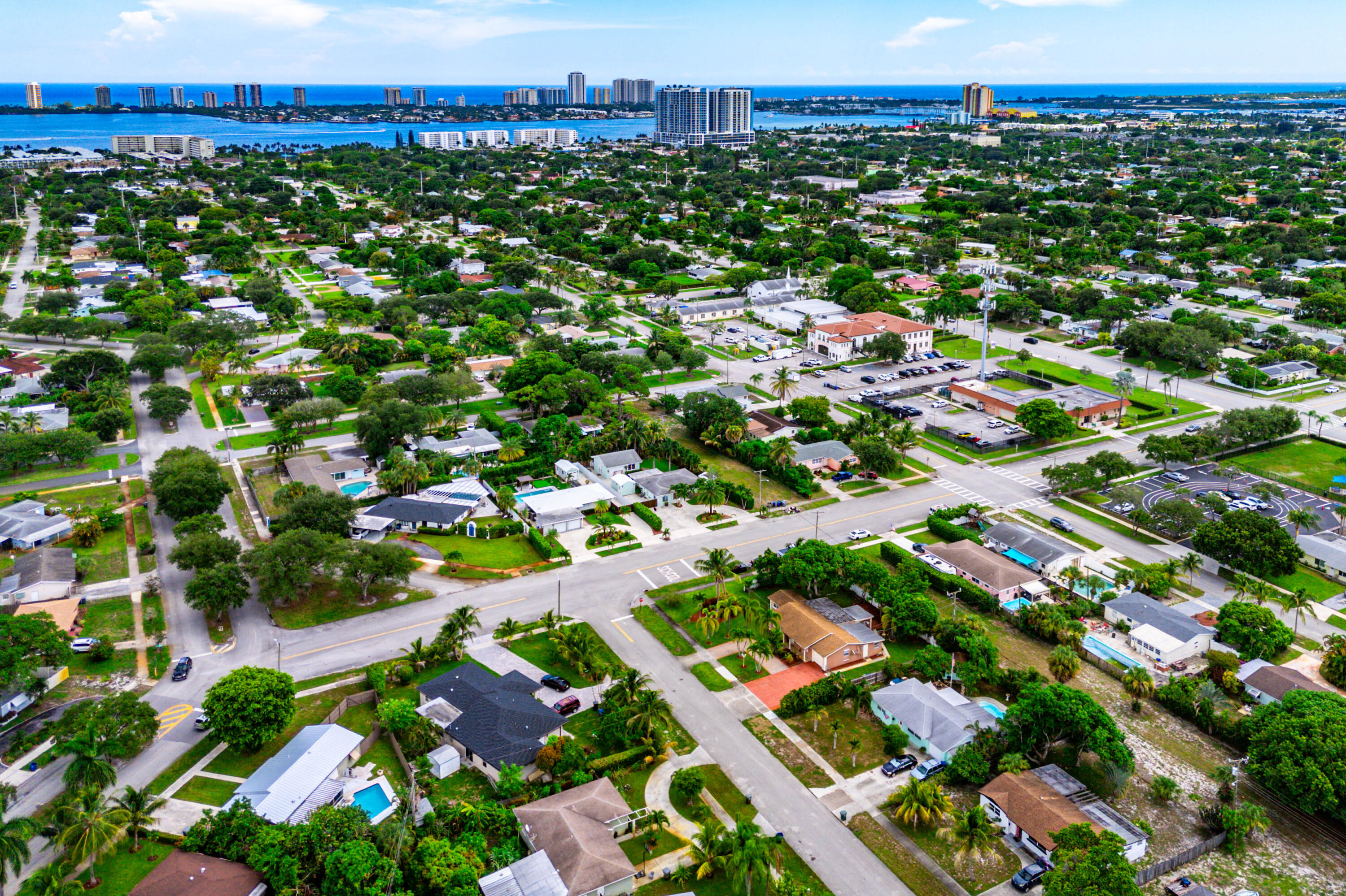 819 6th Lake Park, FL 33403