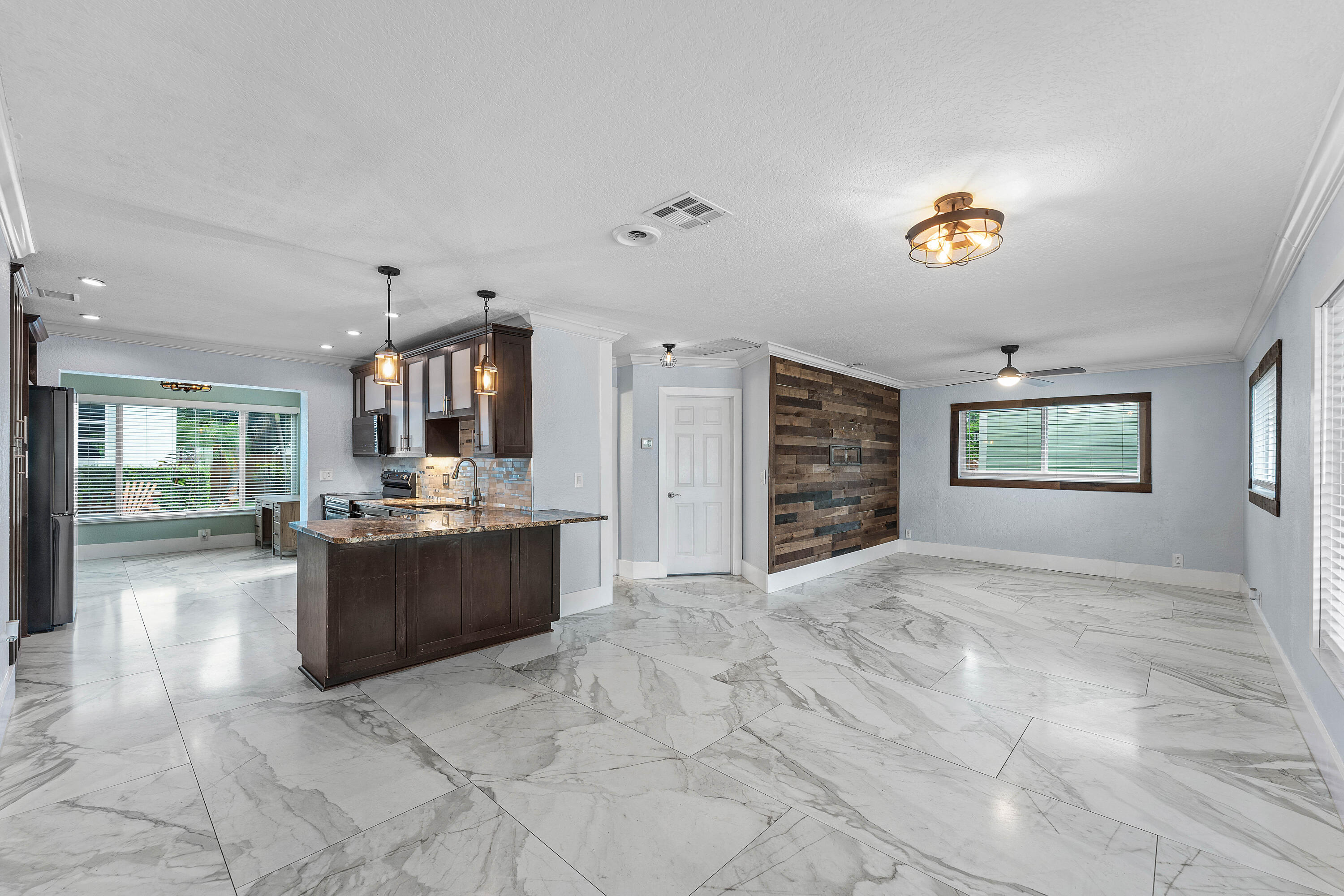 819 6th Lake Park, FL 33403