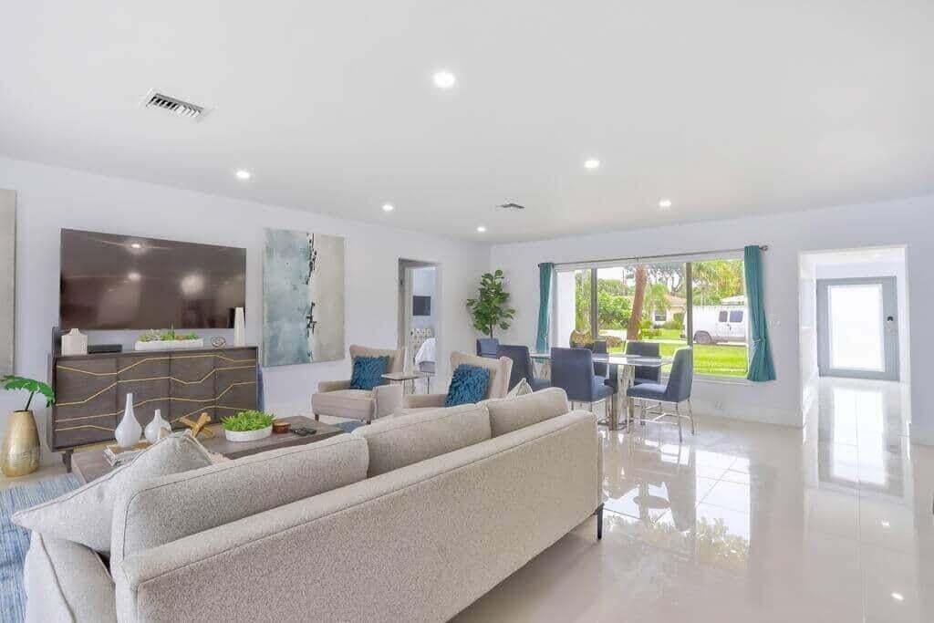 1631 Poinsettia Fort Lauderdale, FL 33305
