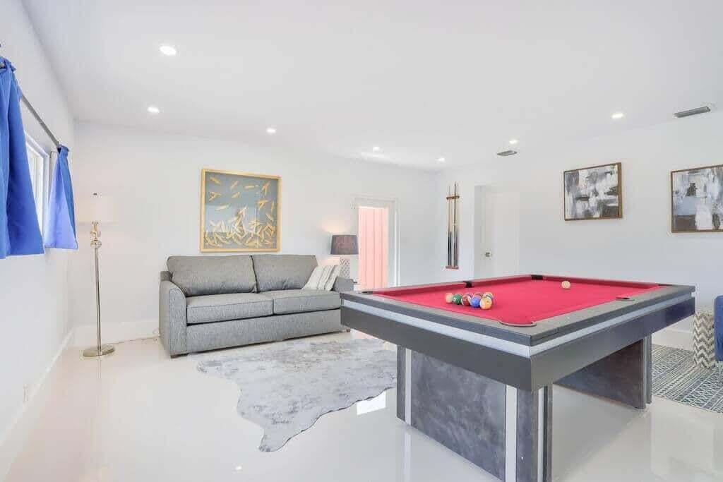 1631 Poinsettia Fort Lauderdale, FL 33305