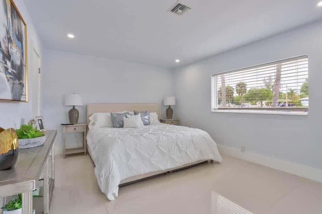 1631 Poinsettia Fort Lauderdale, FL 33305