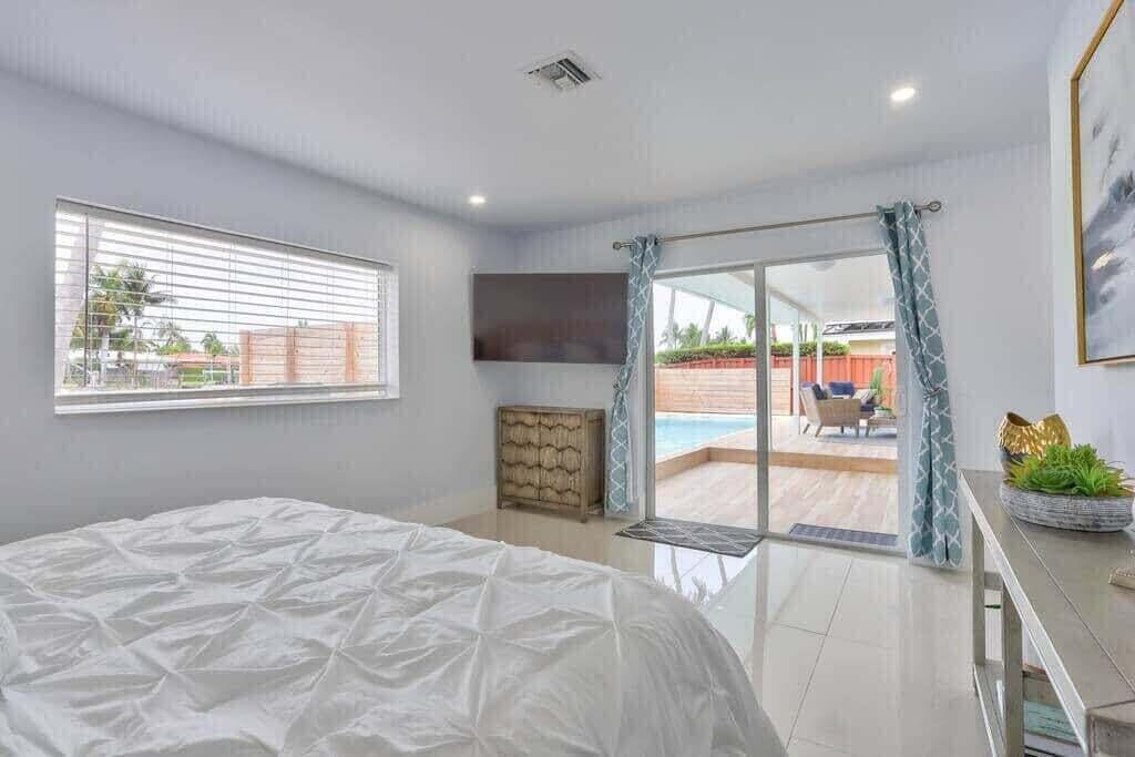 1631 Poinsettia Fort Lauderdale, FL 33305