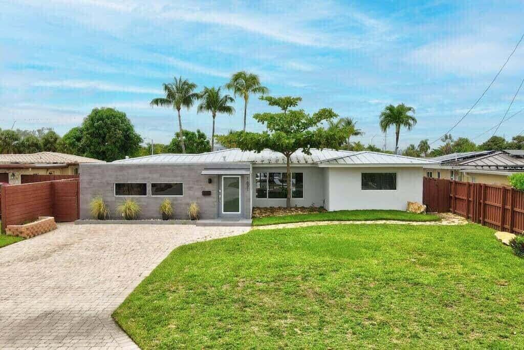 1631 Poinsettia Fort Lauderdale, FL 33305