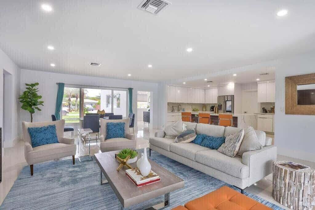 1631 Poinsettia Fort Lauderdale, FL 33305