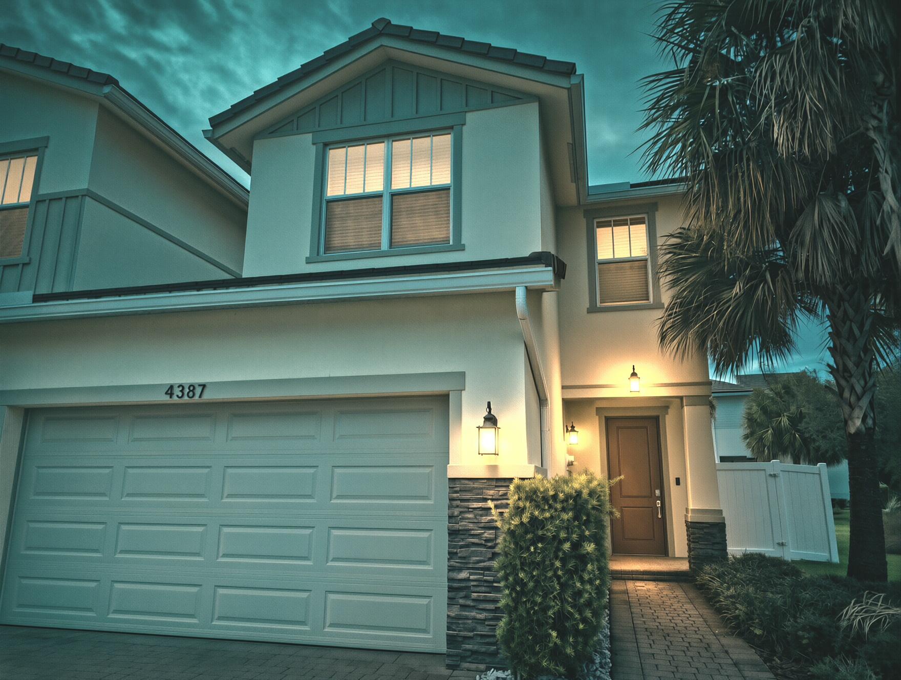 4387 Veleiros Ave