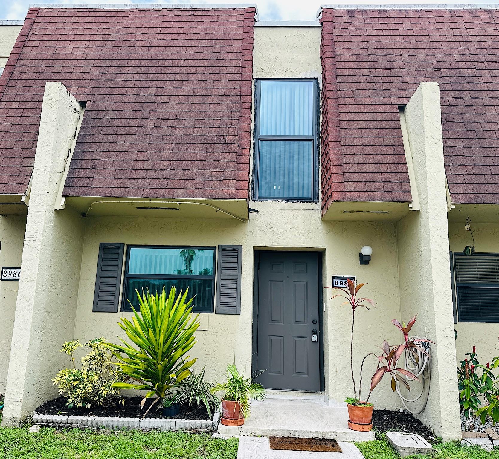 8988 Palm Tree Ln #8988