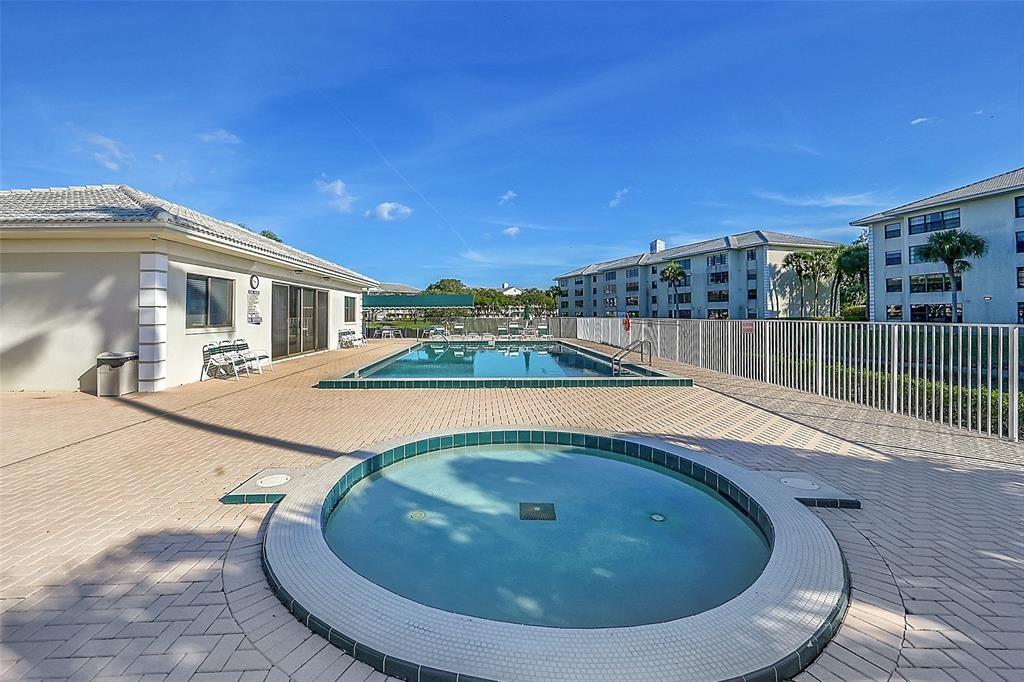 6109 Balboa Cir #305
