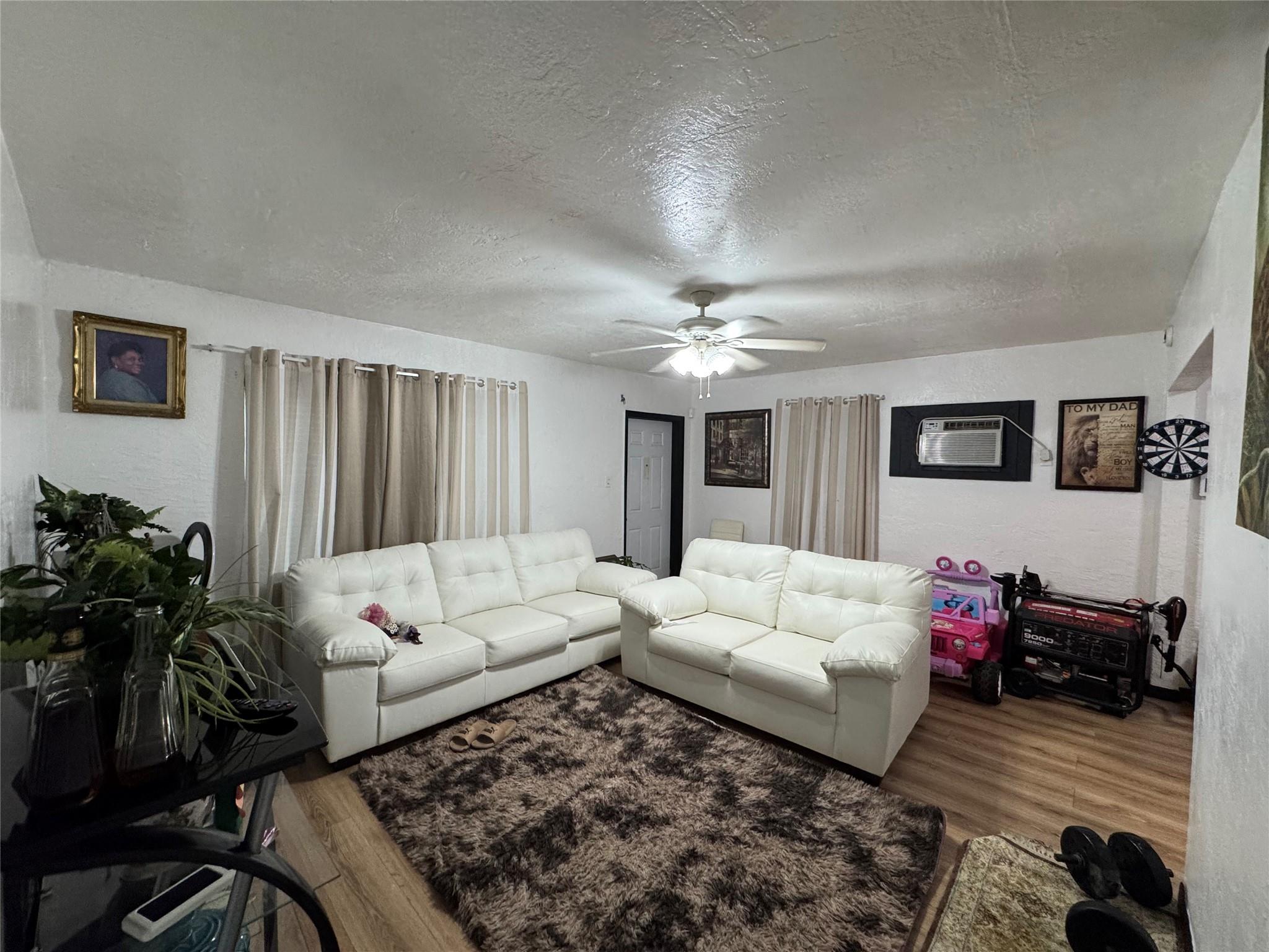 3913 SW 28th St