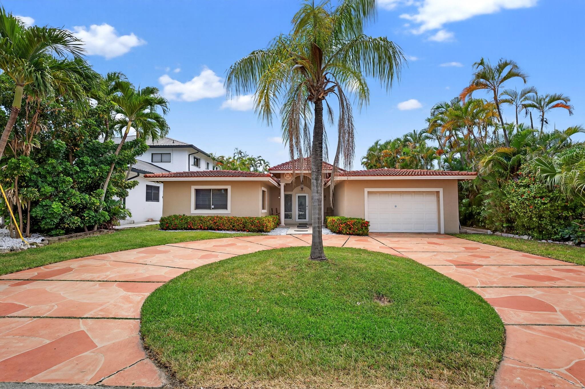 317 S Riverside Dr